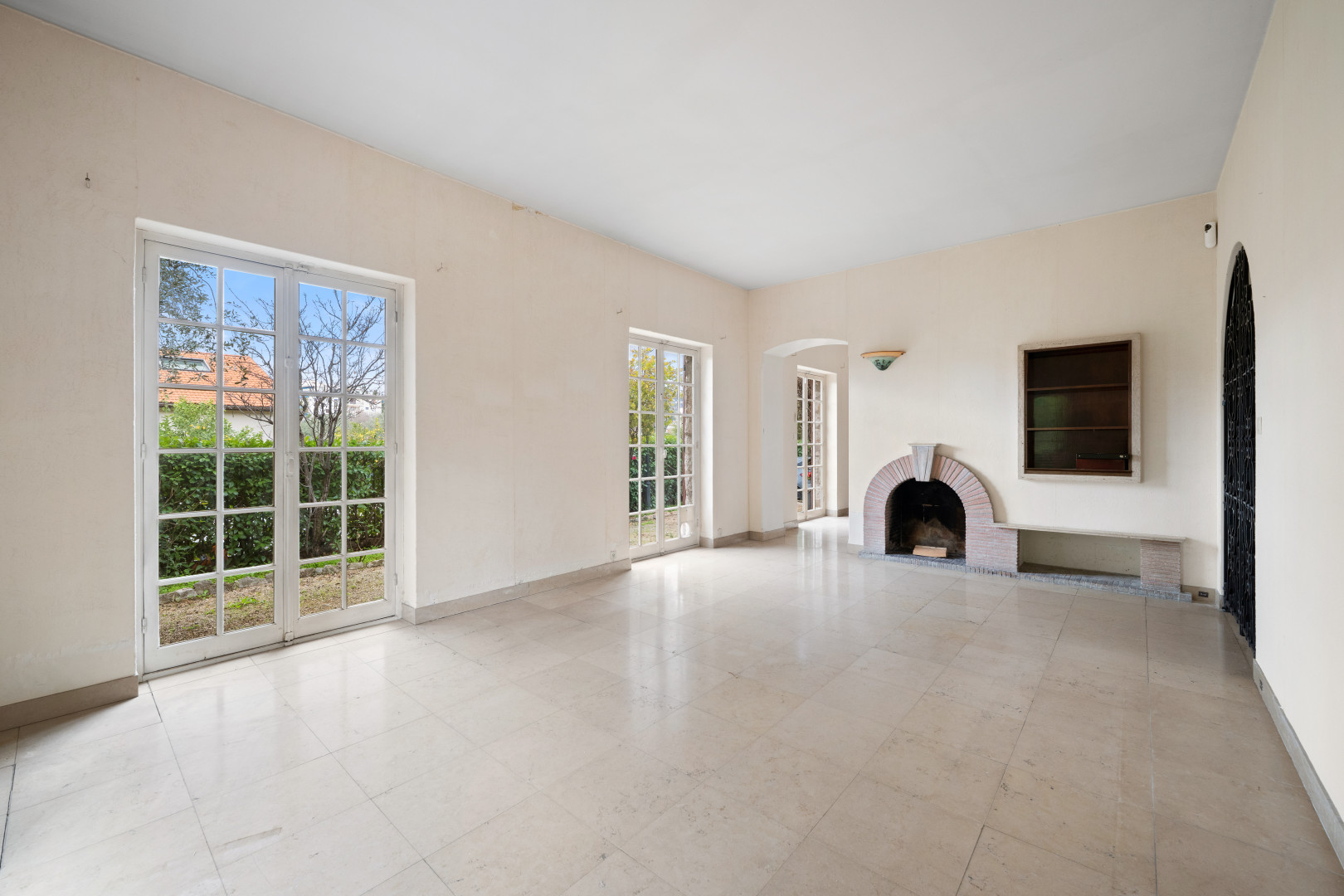 
                                                Vente
                                                 Nice Cimiez - Charmante maison de plain-pied aux airs andalous proche du Musée Chagall