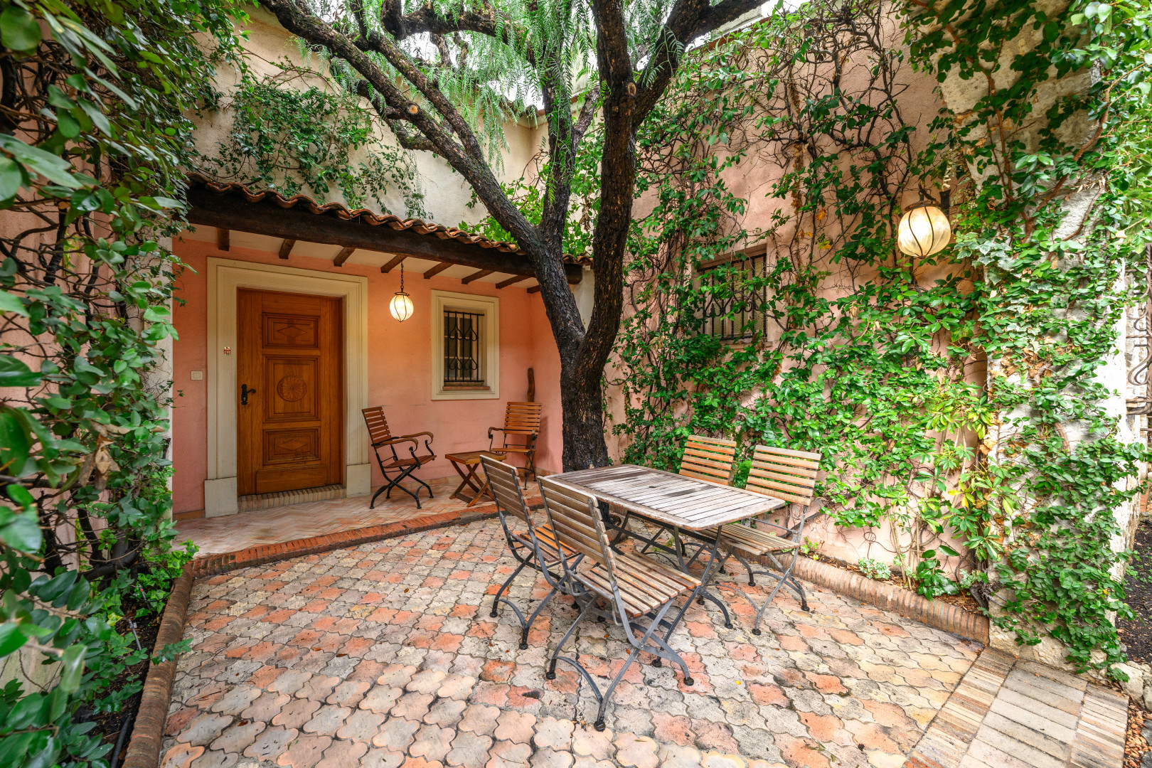 
                                                Vente
                                                 Nice Cimiez - Charmante maison de plain-pied aux airs andalous proche du Musée Chagall