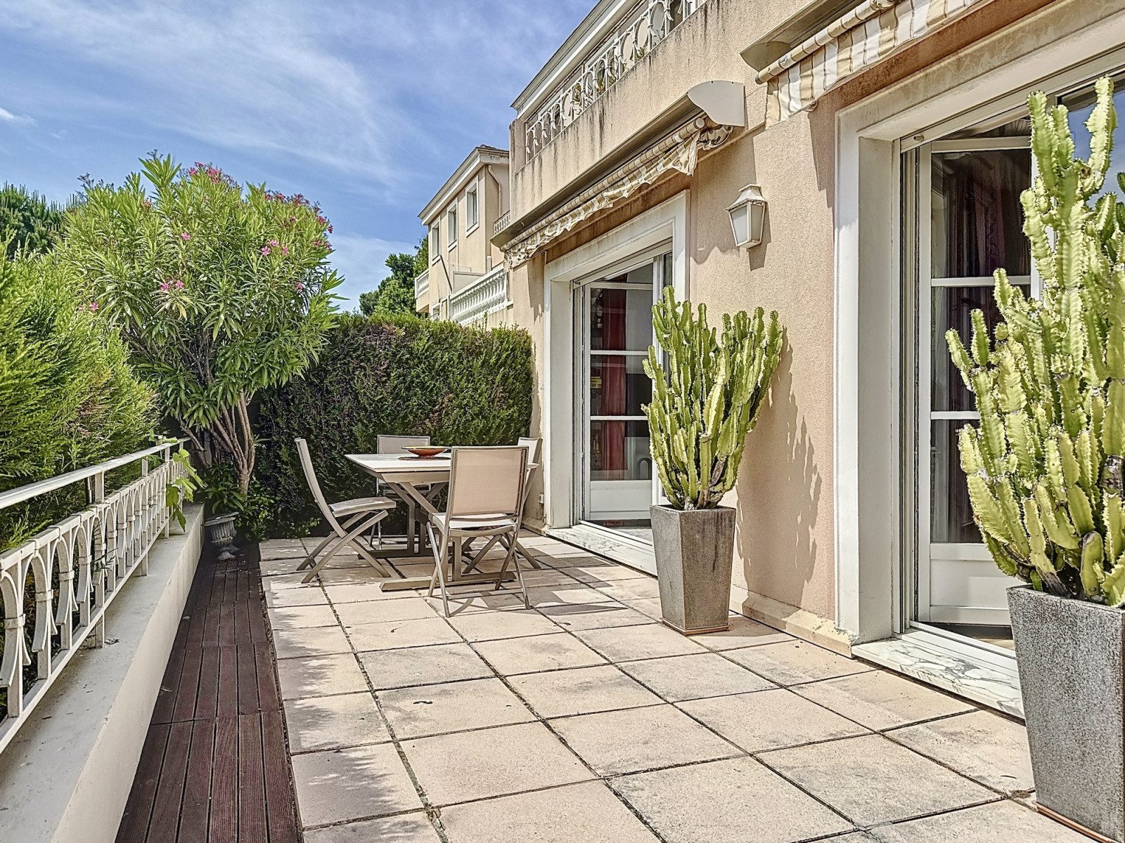 
                                                Vente
                                                 Nice Cimiez - Espace, calme, piscine : que du bonheur !