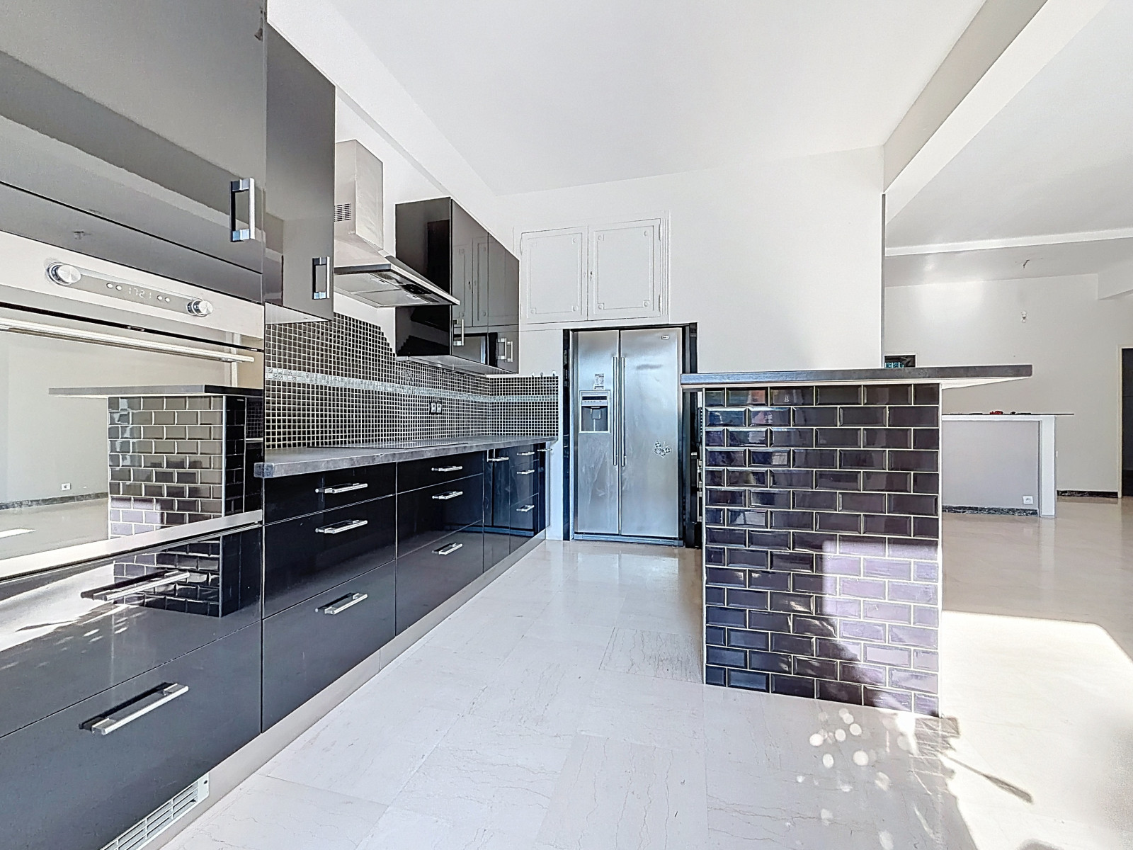 
                                                Vente
                                                 Nice Cimiez - Idéal familles - Beau 4 pièces en rez de jardin dans une résidence avec parc