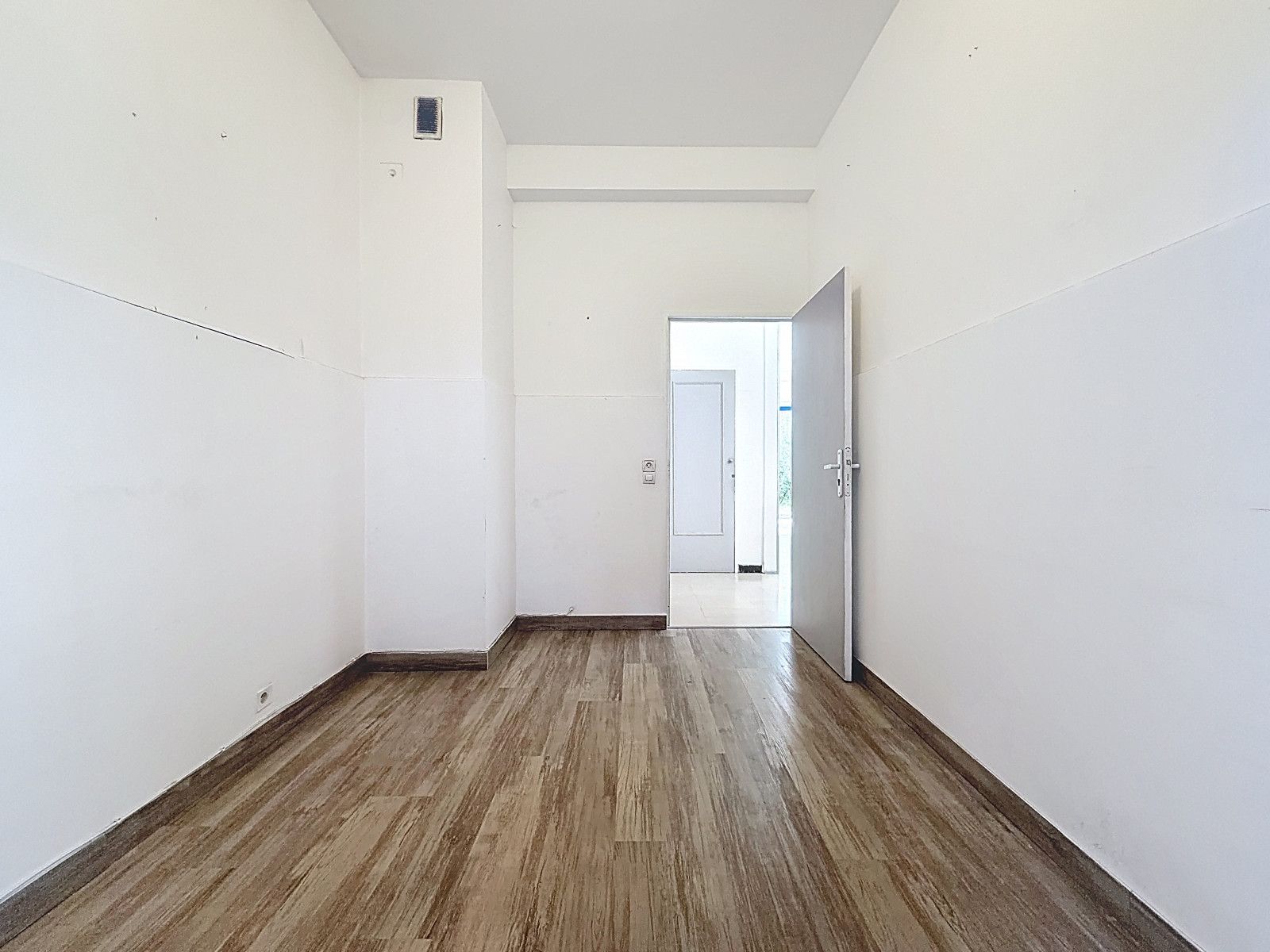 
                                                Vente
                                                 Nice Cimiez - Idéal familles - Beau 4 pièces en rez de jardin dans une résidence avec parc