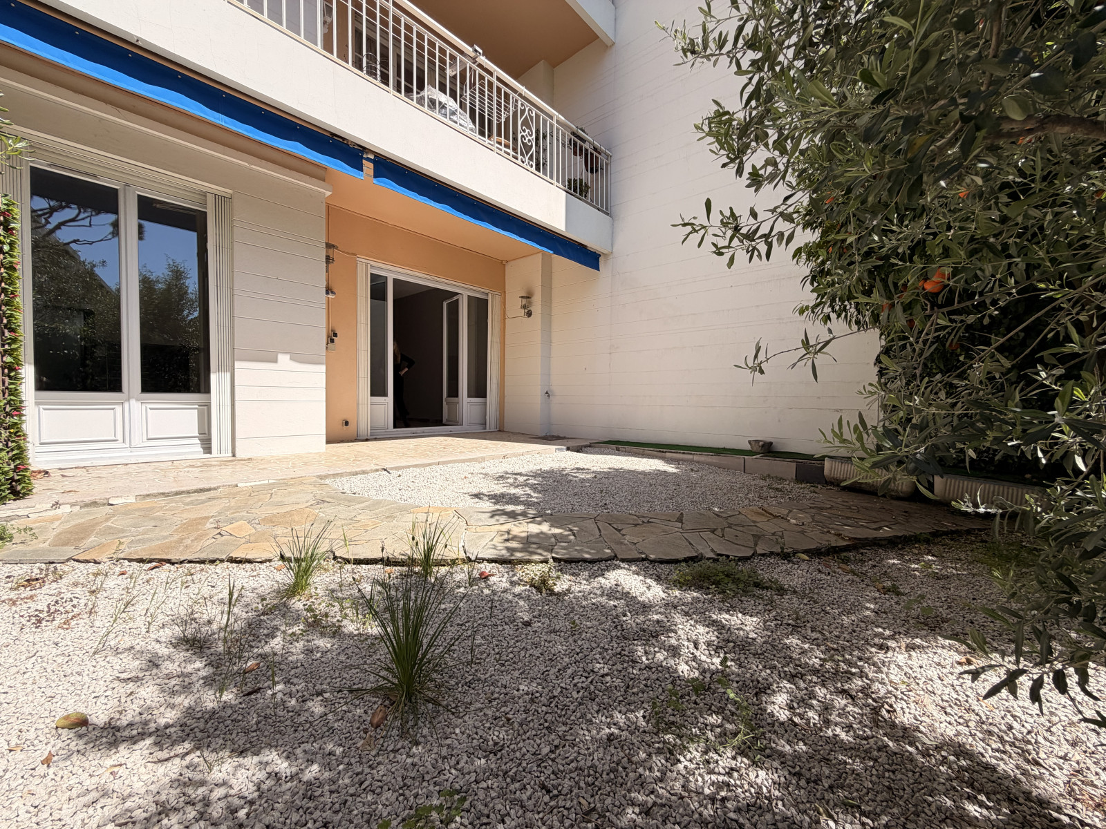 
                                                Vente
                                                 Nice Cimiez - Idéal familles - Beau 4 pièces en rez de jardin dans une résidence avec parc