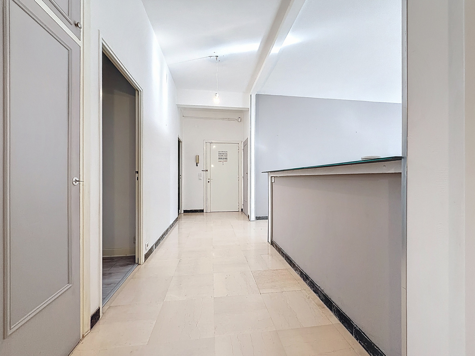 
                                                Vente
                                                 Nice Cimiez - Idéal familles - Beau 4 pièces en rez de jardin dans une résidence avec parc