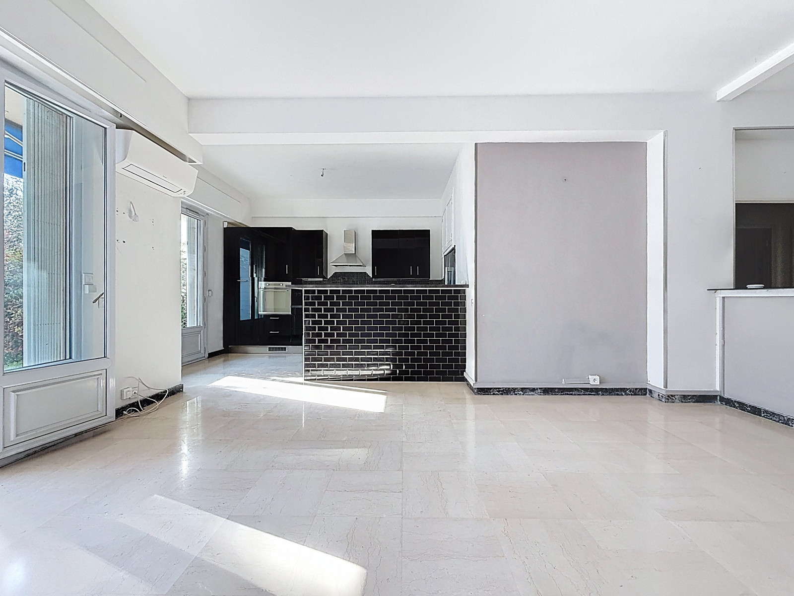 
                                                Vente
                                                 Nice Cimiez - Idéal familles - 4 pièces en  RDJ