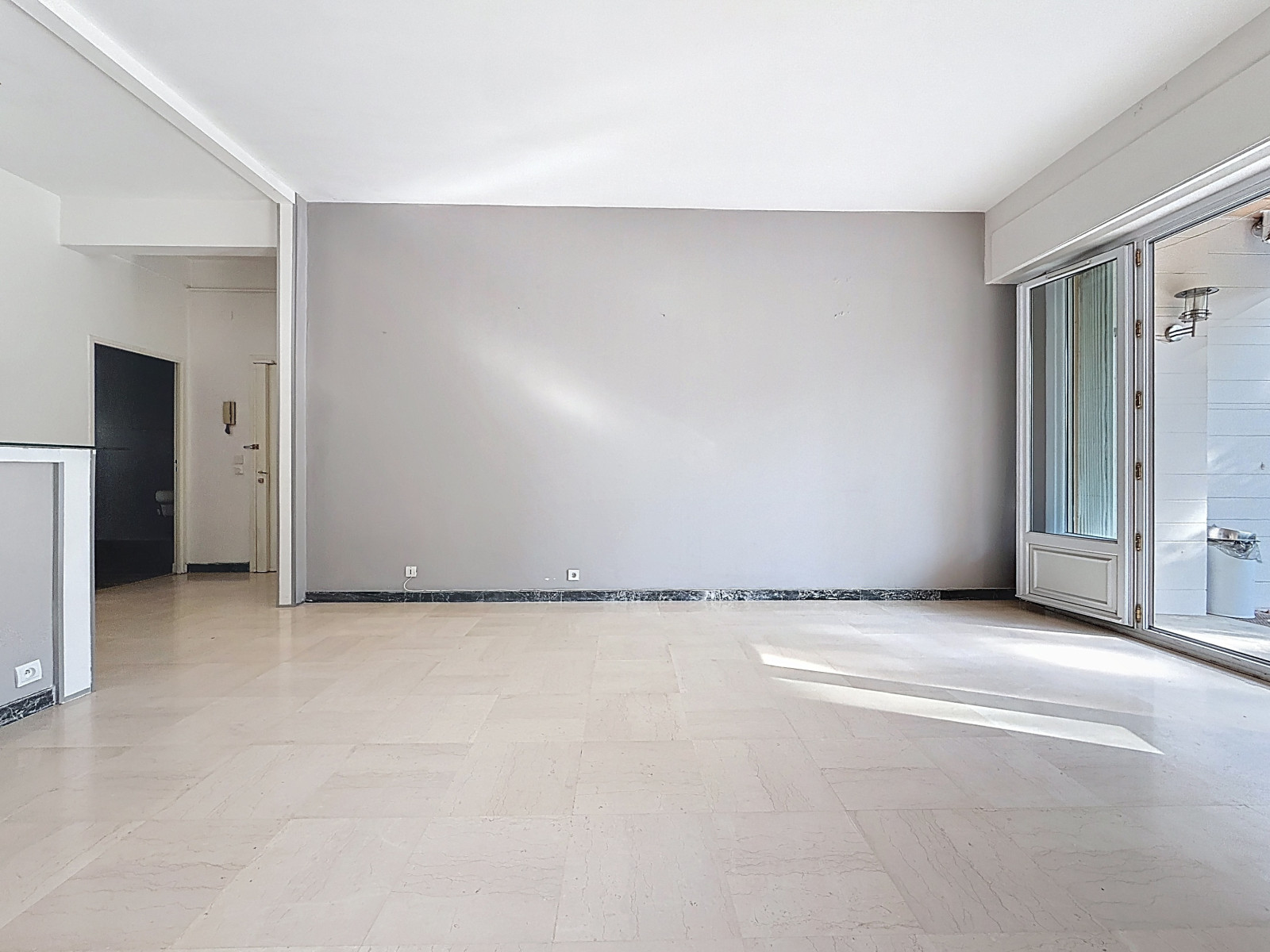 
                                                Vente
                                                 Nice Cimiez - Idéal familles - 4 pièces en  RDJ