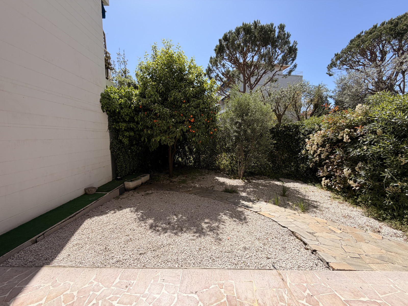 
                                                Vente
                                                 Nice Cimiez - Idéal familles - 4 pièces en  RDJ