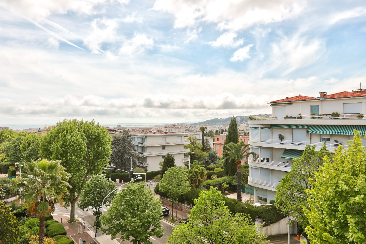
                                                Vente
                                                 Nice Cimiez - Magnifique 3 pièces rénové dans résidence de standing