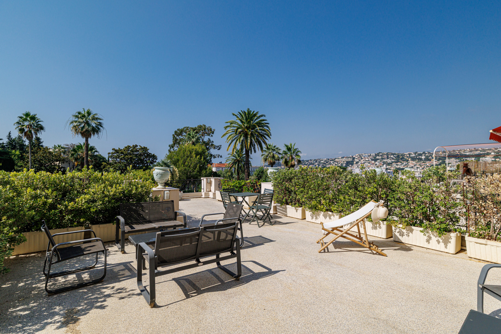 
                                                Vente
                                                 Nice - Cimiez - Magnifique 4 pièces