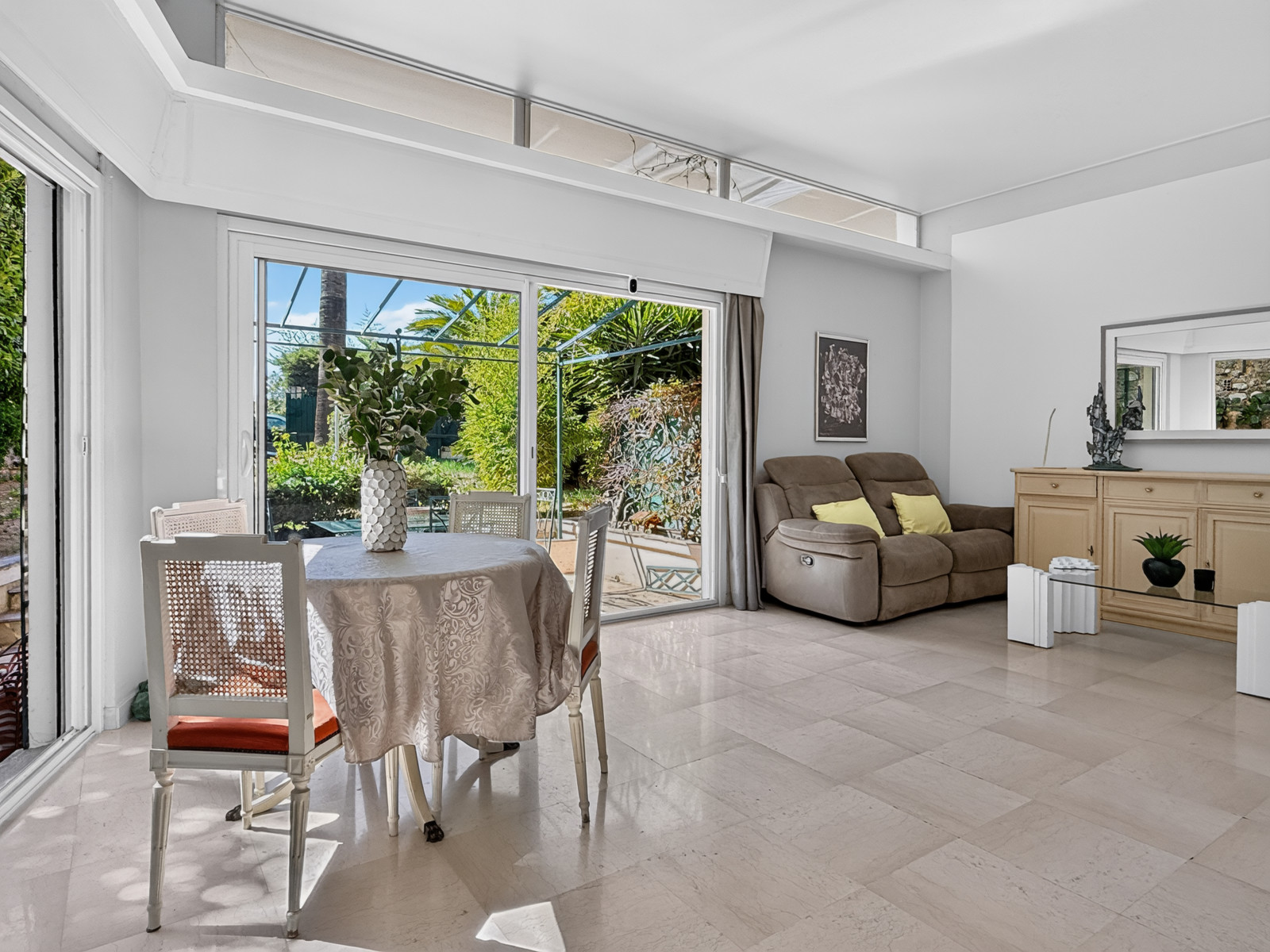 
                                                Vente
                                                 Nice Cimiez - Proche Centre ville et collège Stanislas, beau 3 pièces 87m2 en Rez de Jardin