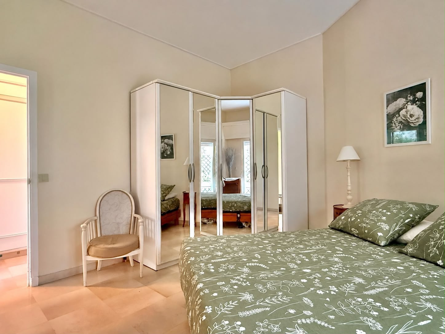 
                                                Vente
                                                 Nice Cimiez - Proche Centre ville et collège Stanislas, beau 3 pièces 87m2 en Rez de Jardin
