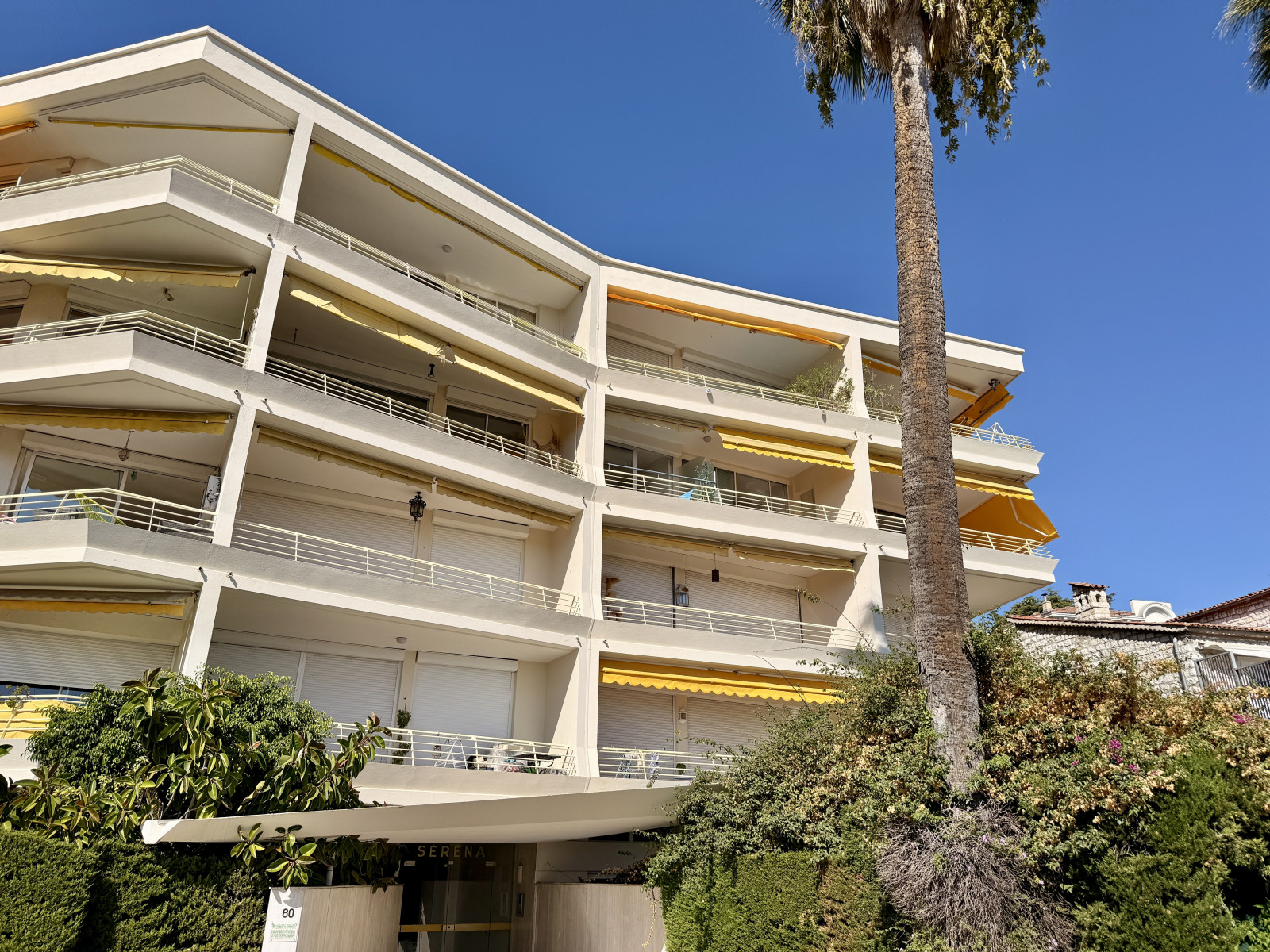 
                                                Vente
                                                 Nice Cimiez - Proche Centre ville et collège Stanislas, beau 3 pièces 87m2 en Rez de Jardin