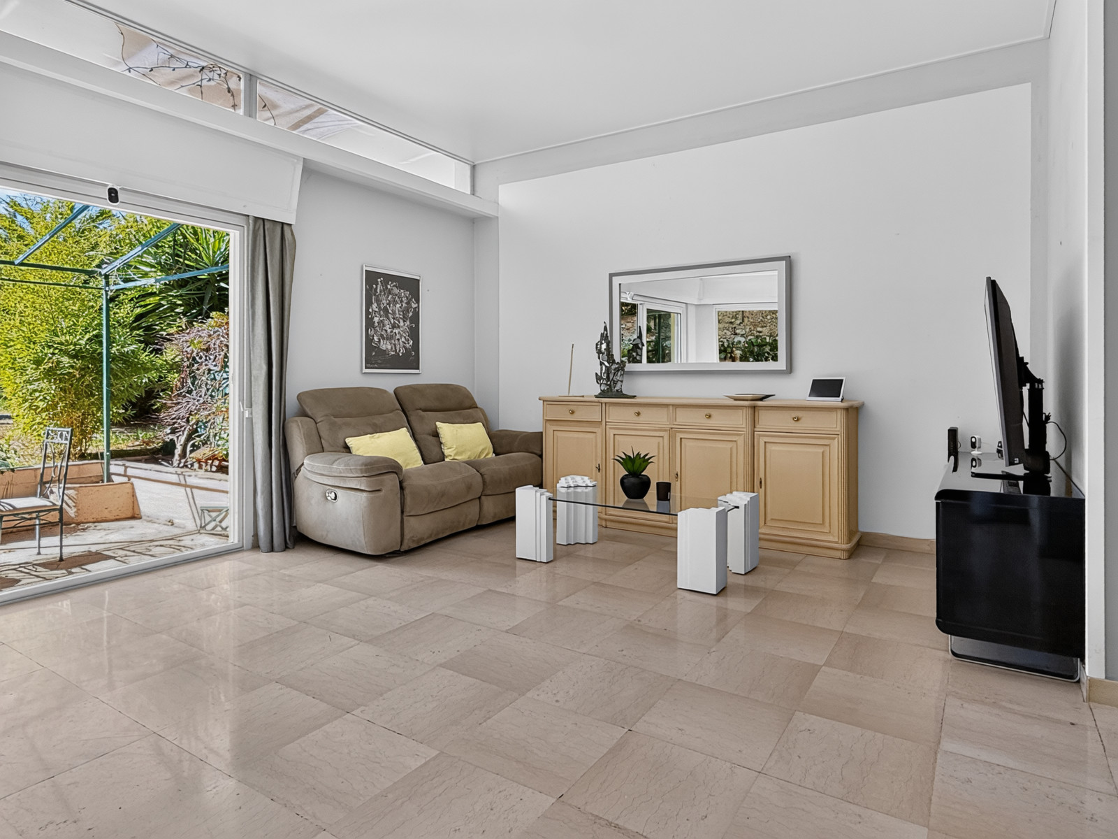 
                                                Vente
                                                 Nice Cimiez - Proche Centre ville et collège Stanislas, beau 3 pièces 87m2 en Rez de Jardin