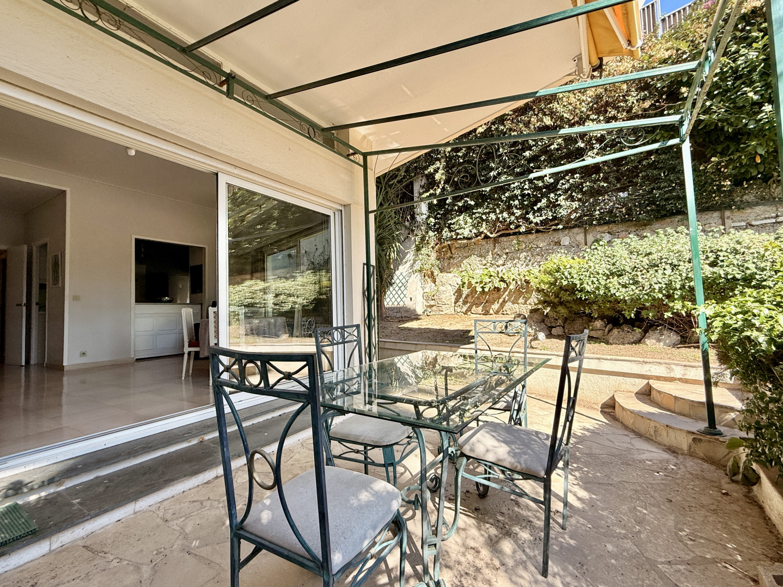 
                                                Vente
                                                 Nice Cimiez - Proche Centre ville et collège Stanislas, beau 3 pièces 87m2 en Rez de Jardin