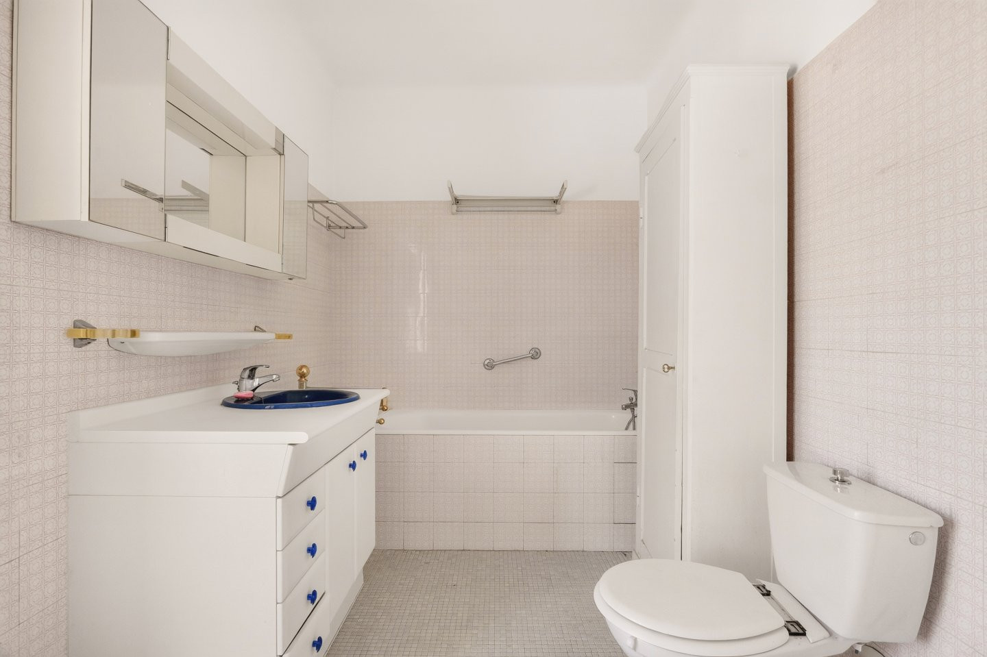
                                                Vente
                                                 Nice Cimiez - Rare - 2 pièces 57m2 et 90m2 de terrasse au dernier étage d'une résidence de standing