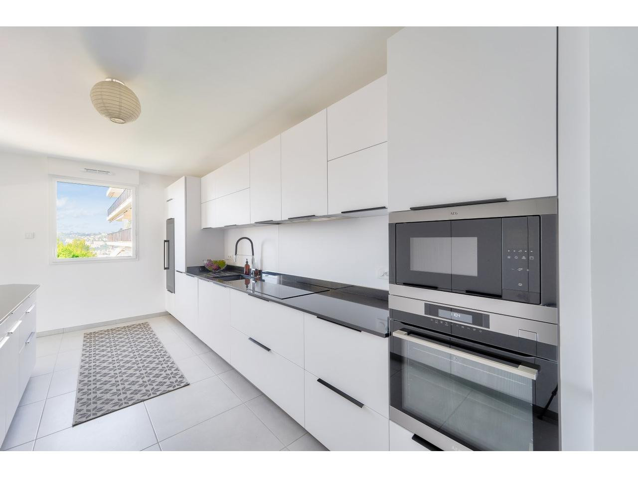 
                                                Vente
                                                 Nice Cimiez - Rare - Toit-terrasse