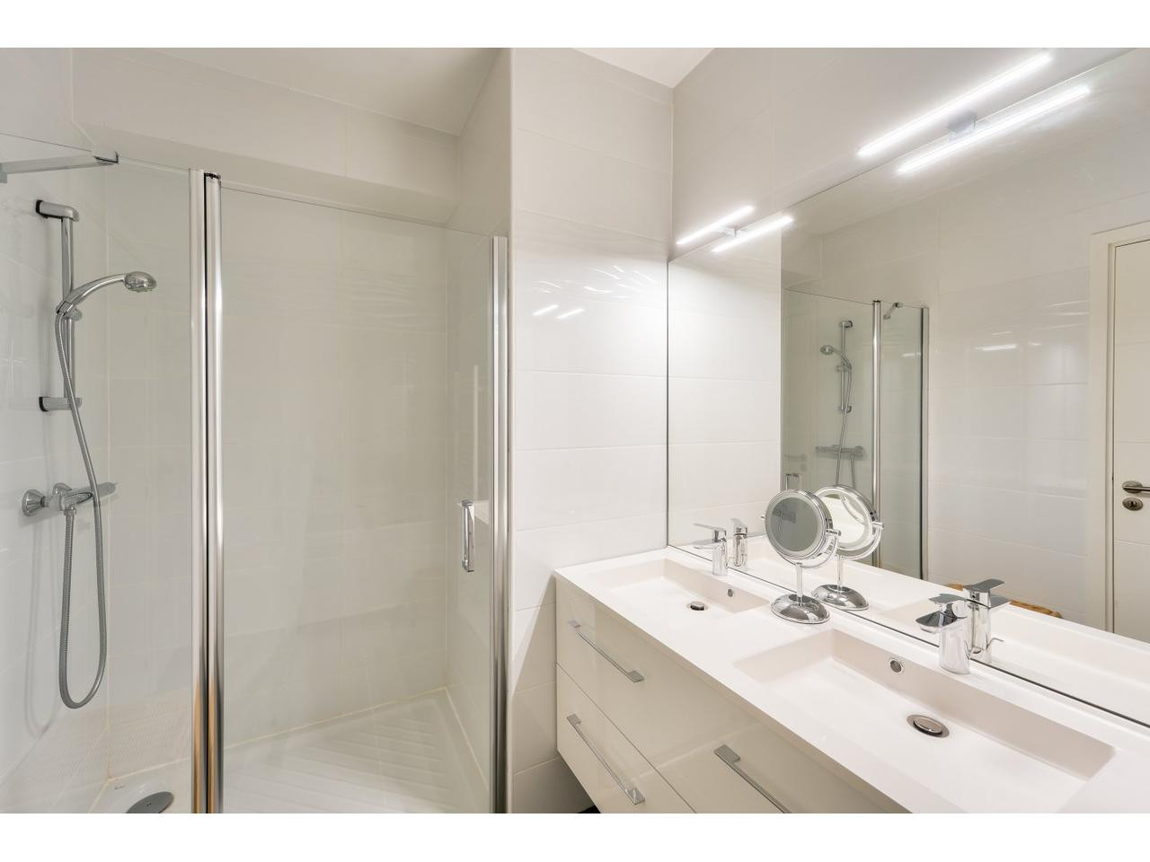 
                                                Vente
                                                 Nice Cimiez - Rare - Toit-terrasse