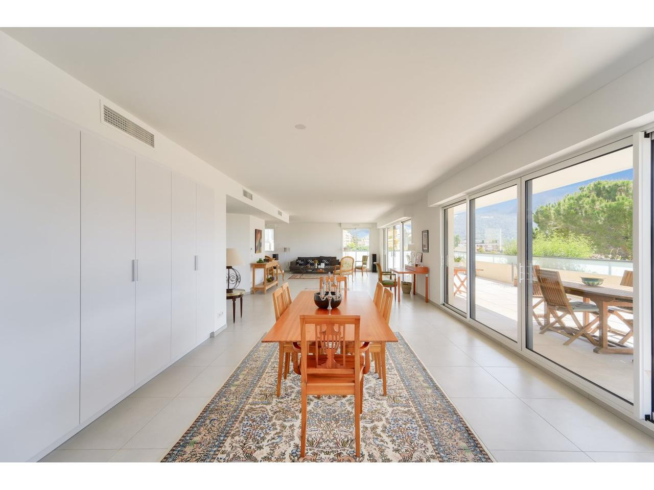 
                                                Vente
                                                 Nice Cimiez - Rare - Toit-terrasse