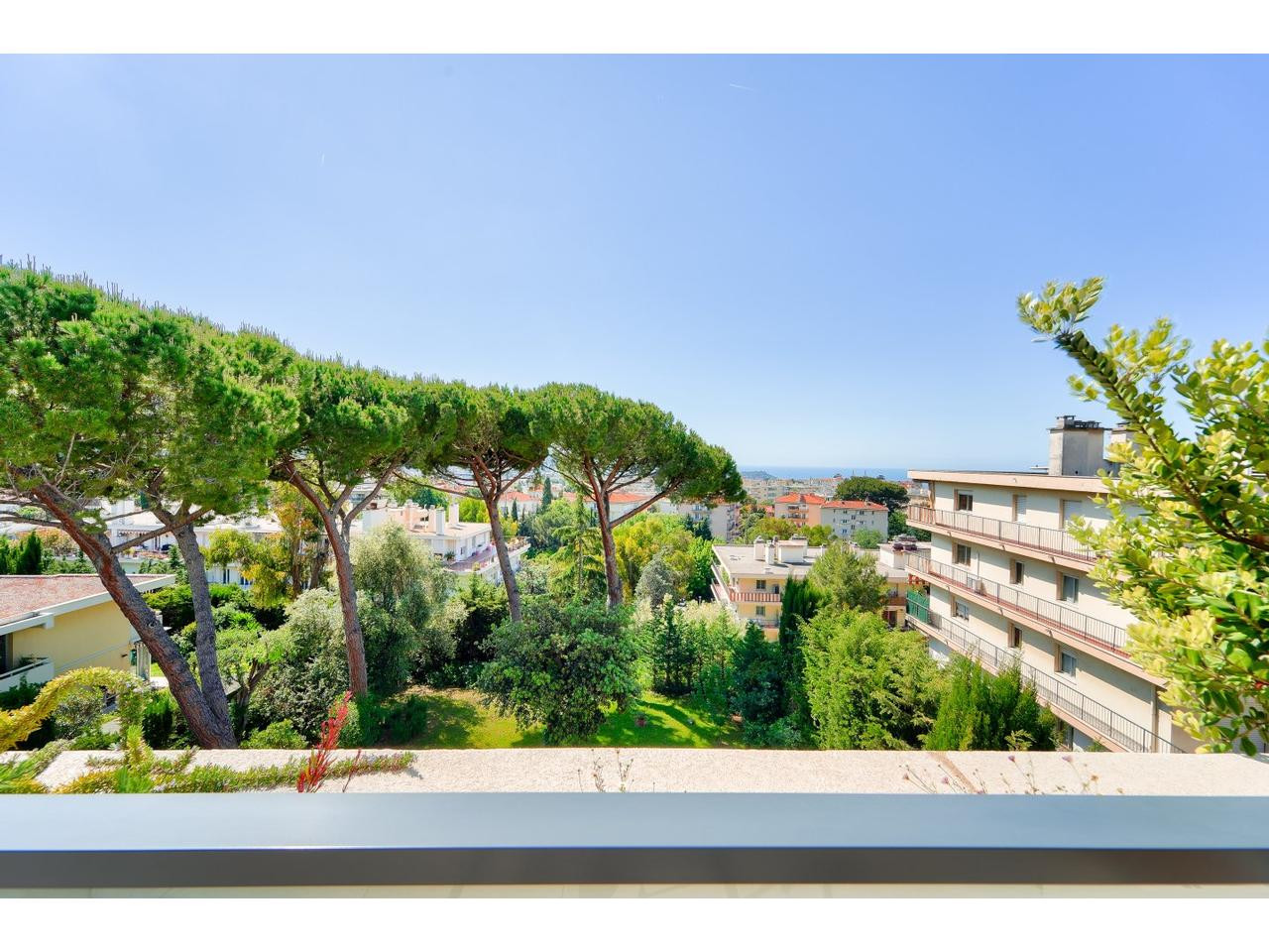 
                                                Vente
                                                 Nice Cimiez Toit-terrasse