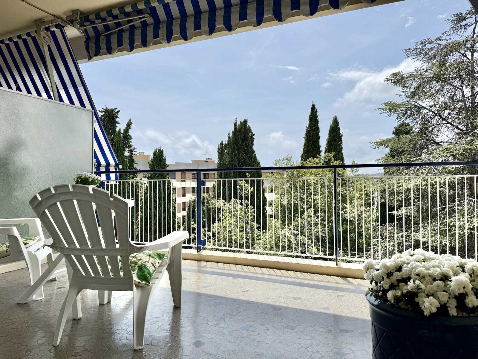 
                                                Vente
                                                 Nice Cimiez - Spacieux 3 pièces de 80 m2 dans résidence luxueuse