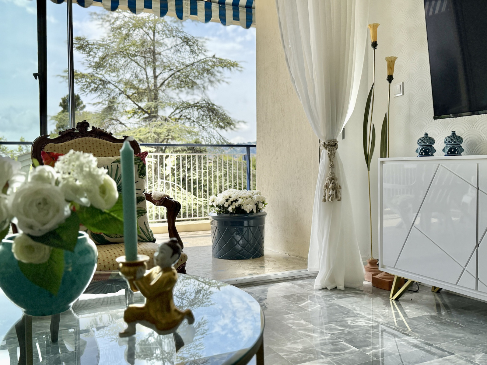 
                                                Vente
                                                 Nice Cimiez - Spacieux 3 pièces de 80 m2 dans résidence luxueuse