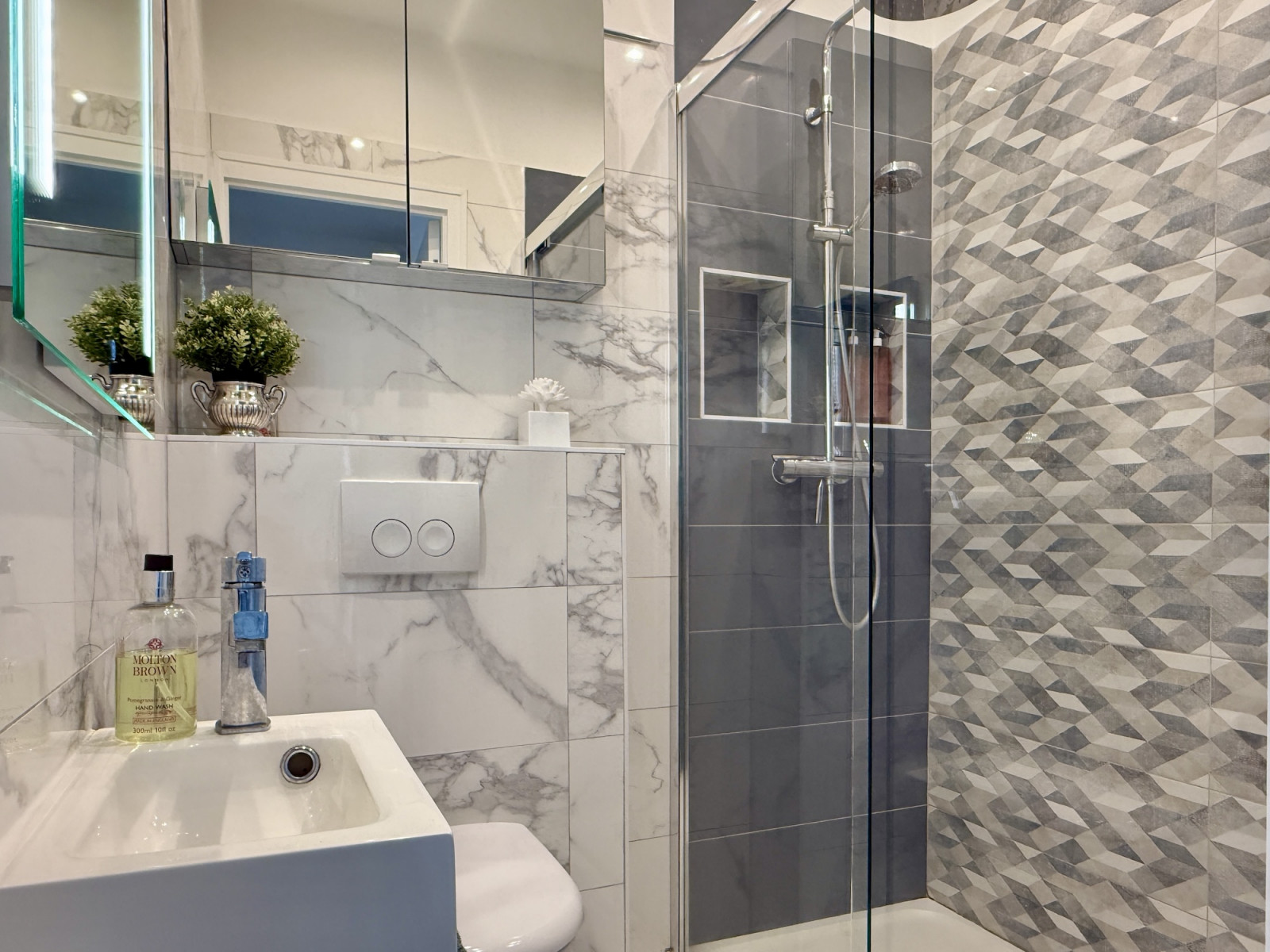 
                                                Vente
                                                 Nice Cimiez - Spacieux 3 pièces de 80 m2 dans résidence luxueuse