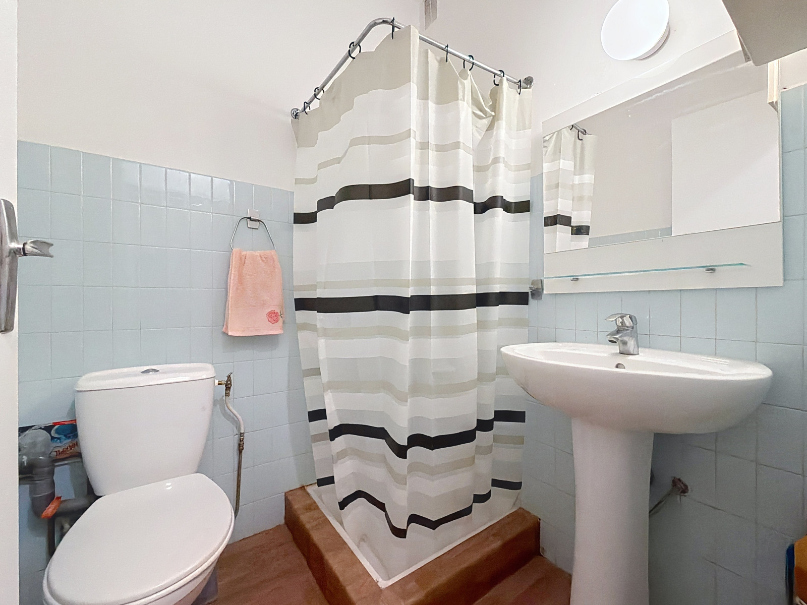 
                                                Vente
                                                 Nice Cimiez - Studio dans une résidence avec parc et gardien idéal pour les investisseurs