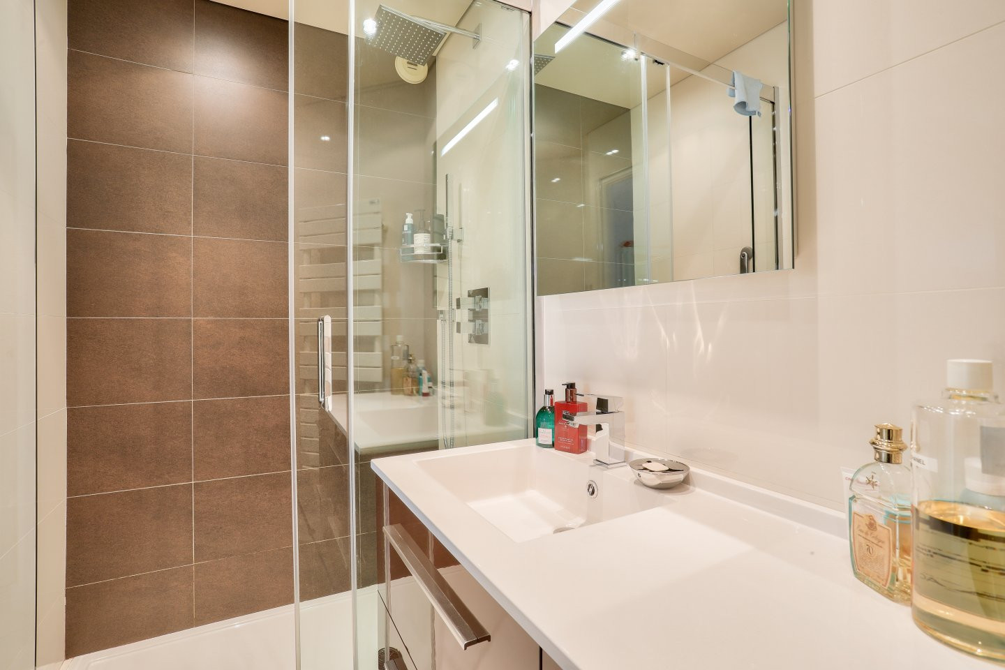 
                                                Vente
                                                 Nice Cimiez - Superbe 4 pièces en rez de jardin