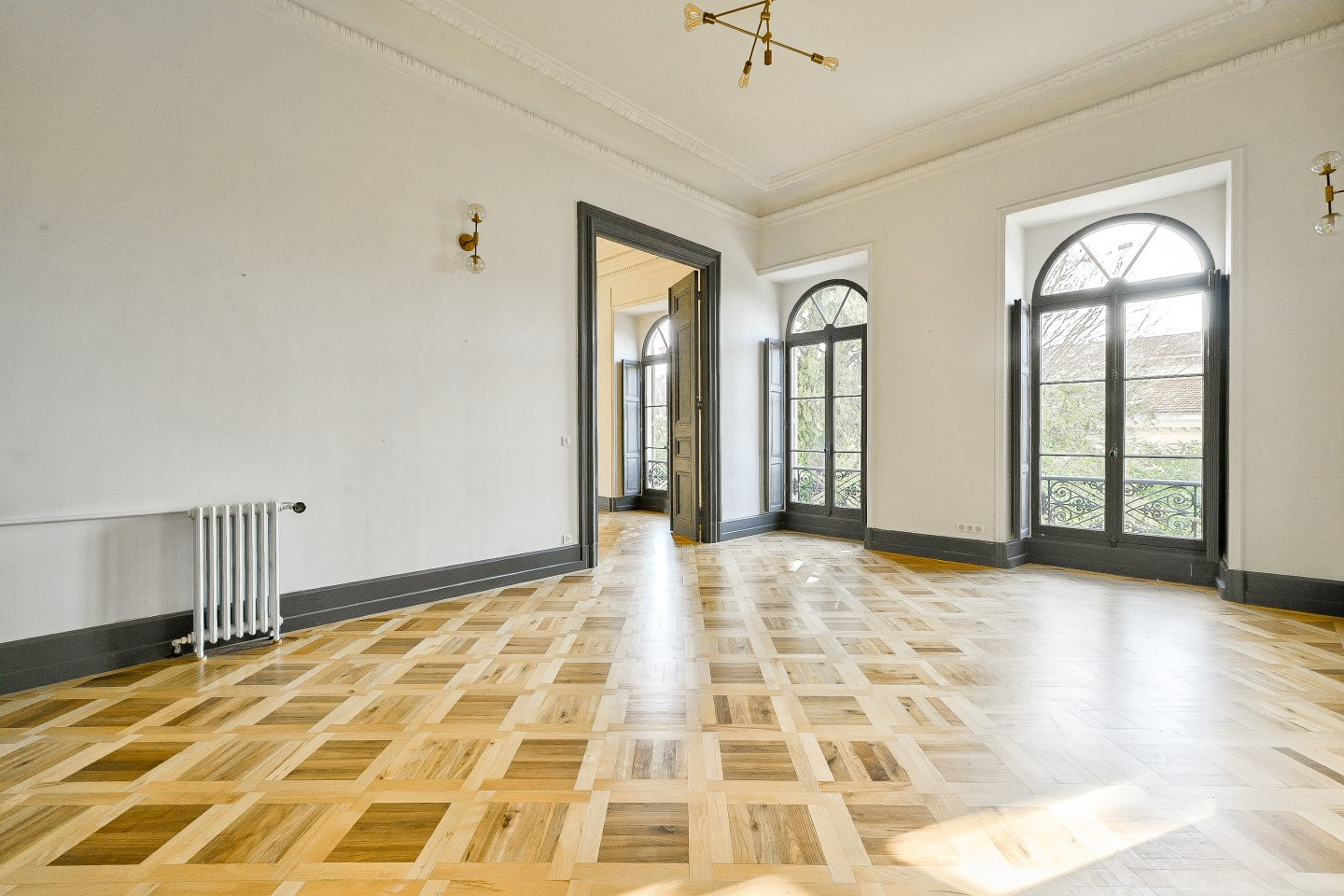 
                                                Vente
                                                 NICE CIMIEZ - Superbe appartement atypique dans Palais bourgeois