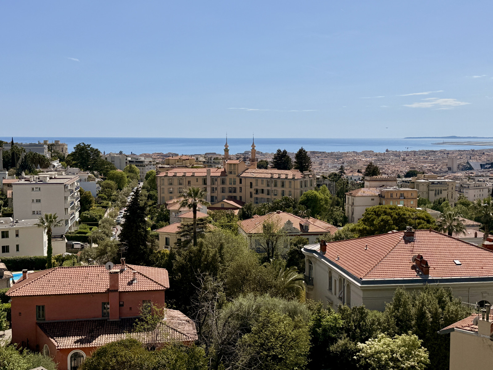 
                                                Vente
                                                 Nice Cimiez - Superbe appartement en dernier étage avec vue exceptionnelle mer et jardin