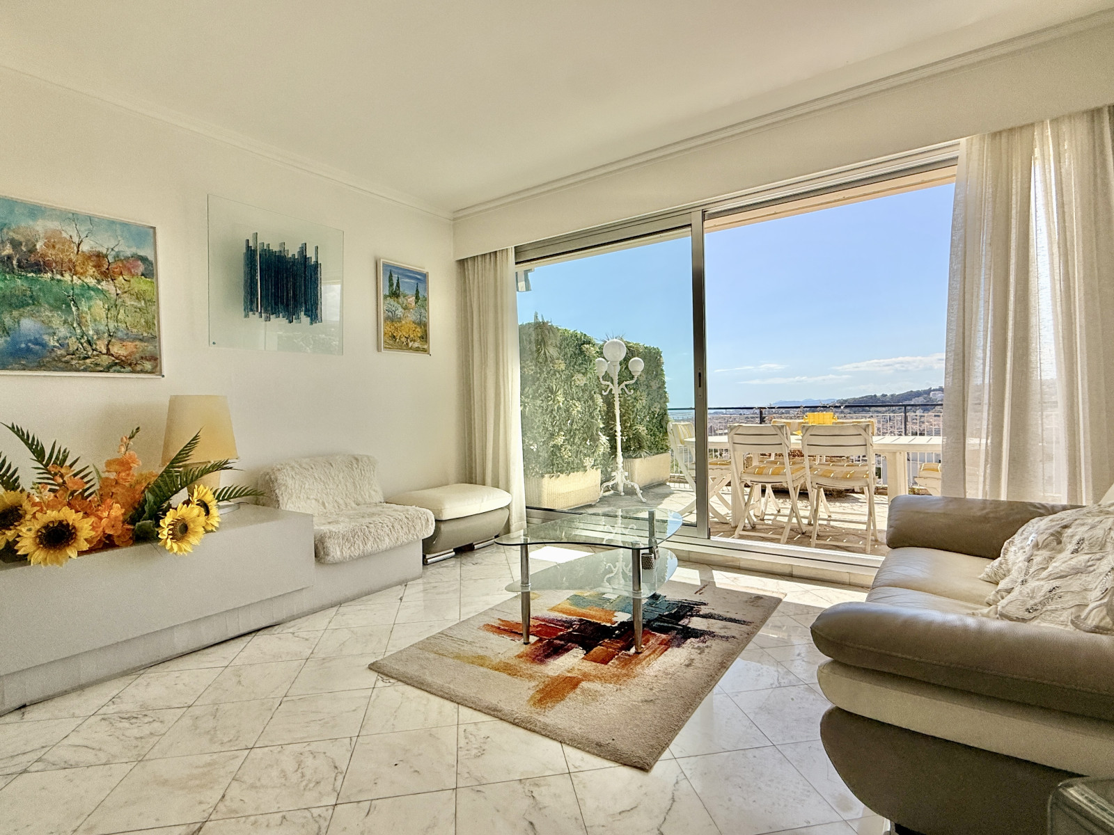 
                                                Vente
                                                 Nice Cimiez - Superbe appartement en dernier étage avec vue exceptionnelle mer et jardin