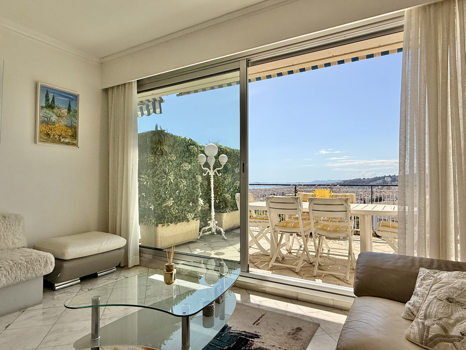 
                                                Vente
                                                 Nice Cimiez - Superbe appartement en dernier étage avec vue exceptionnelle mer et jardin