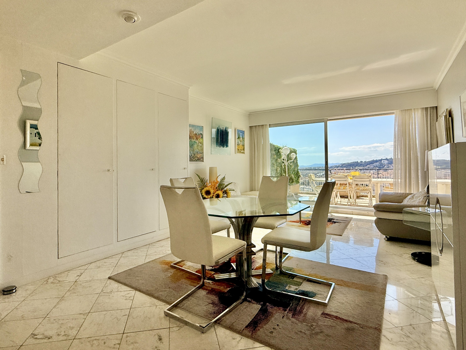 
                                                Vente
                                                 Nice Cimiez - Superbe appartement en dernier étage avec vue exceptionnelle mer et jardin