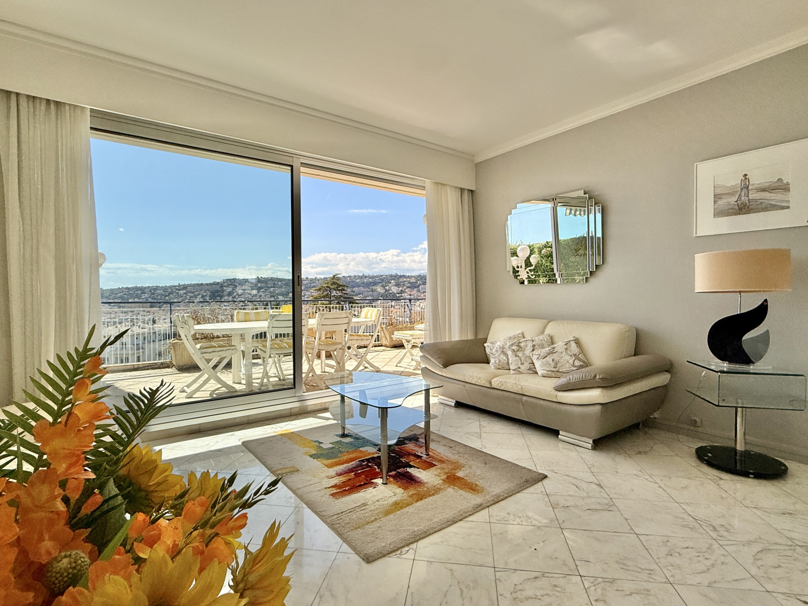 
                                                Vente
                                                 Nice Cimiez - Superbe appartement en dernier étage avec vue exceptionnelle mer et jardin