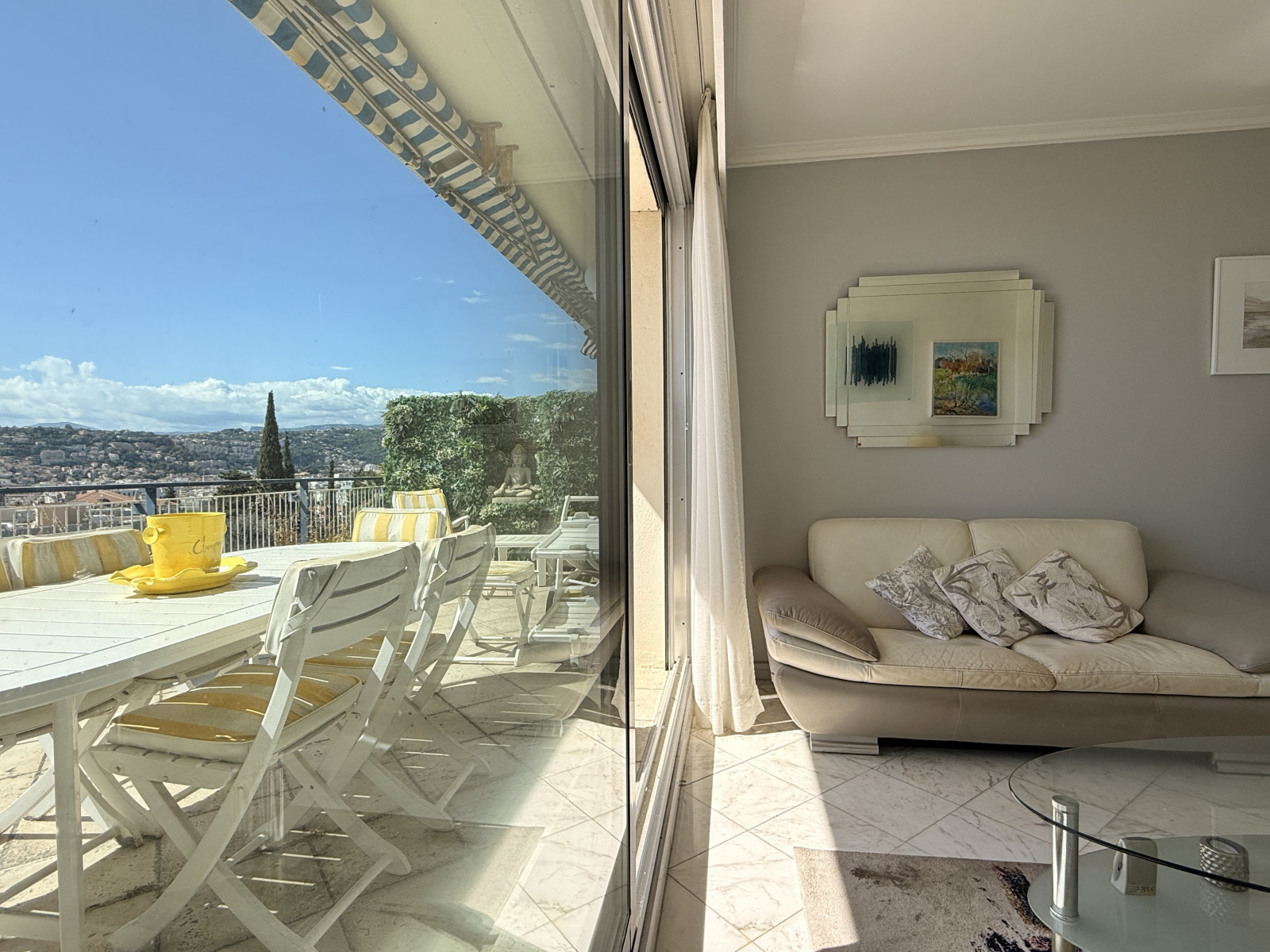 
                                                Vente
                                                 Nice Cimiez - Superbe appartement en dernier étage avec vue exceptionnelle mer et jardin