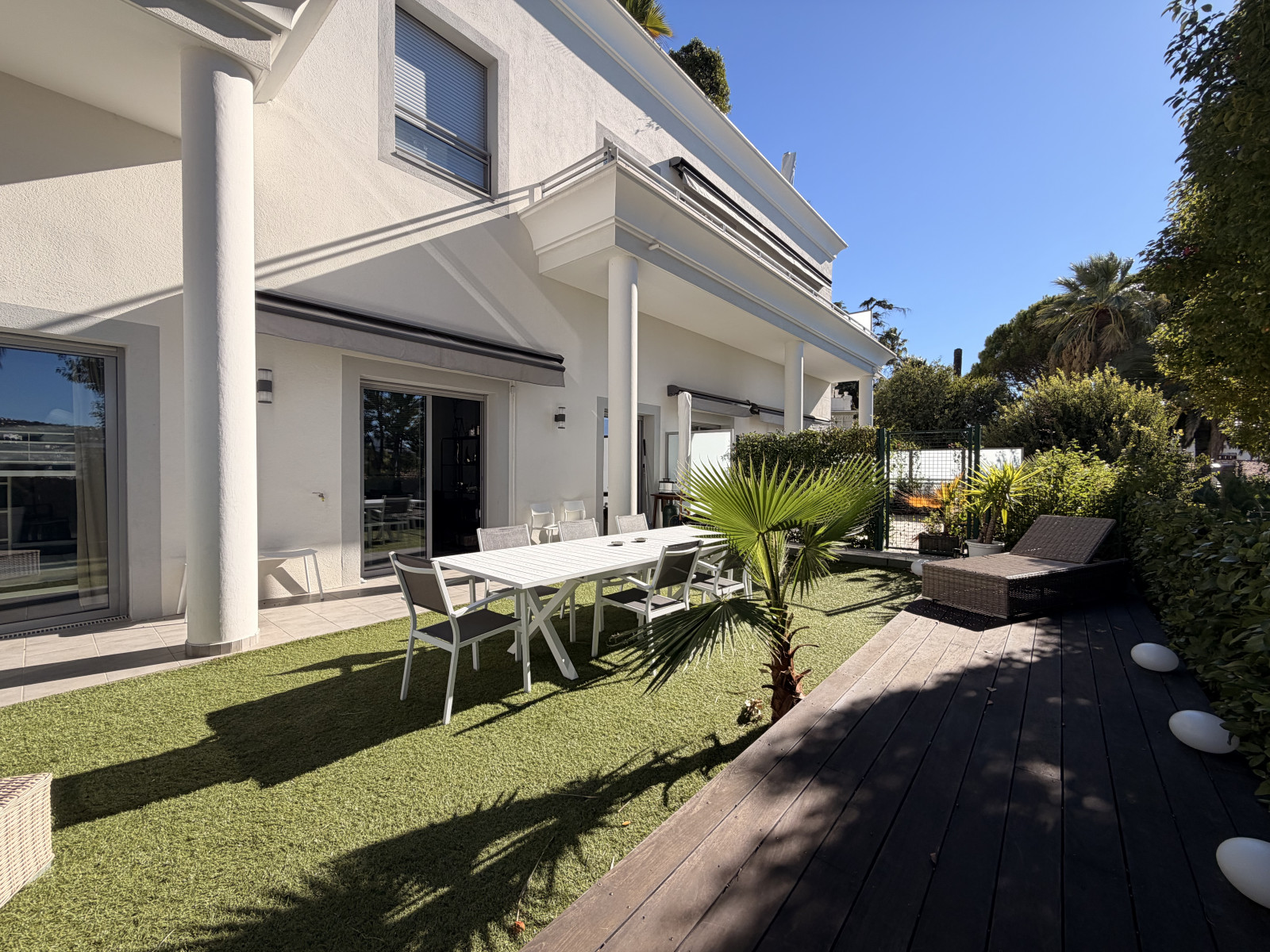 
                                                Vente
                                                 Nice Cimiez - Superbe rez de jardin dans une résidence luxueuse