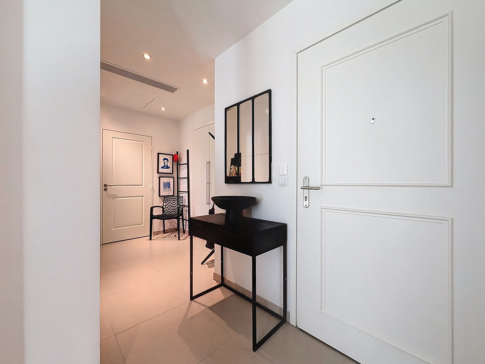 
                                                Vente
                                                 Nice Cimiez - Superbe rez de jardin dans une résidence luxueuse