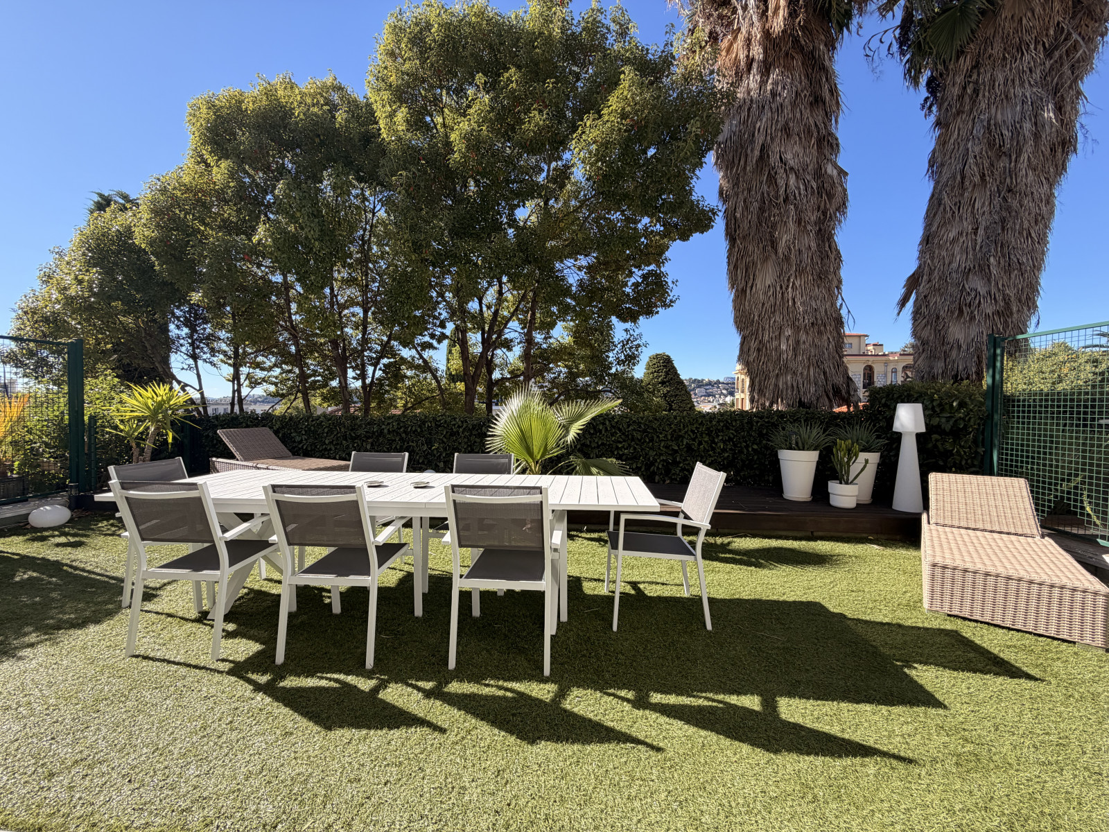 
                                                Vente
                                                 Nice Cimiez - Superbe rez de jardin dans une résidence luxueuse