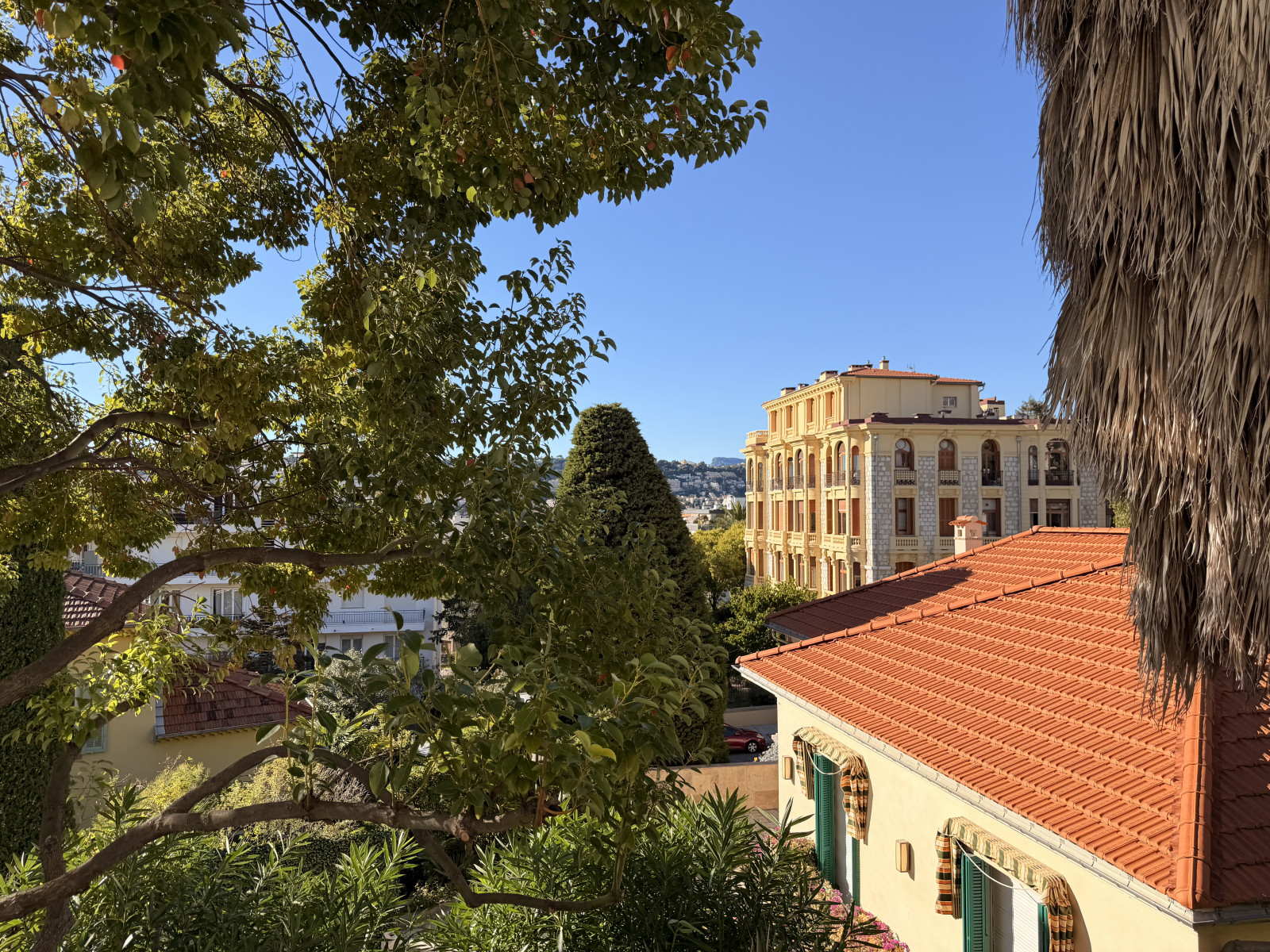 
                                                Vente
                                                 Nice Cimiez - Superbe rez de jardin dans une résidence luxueuse