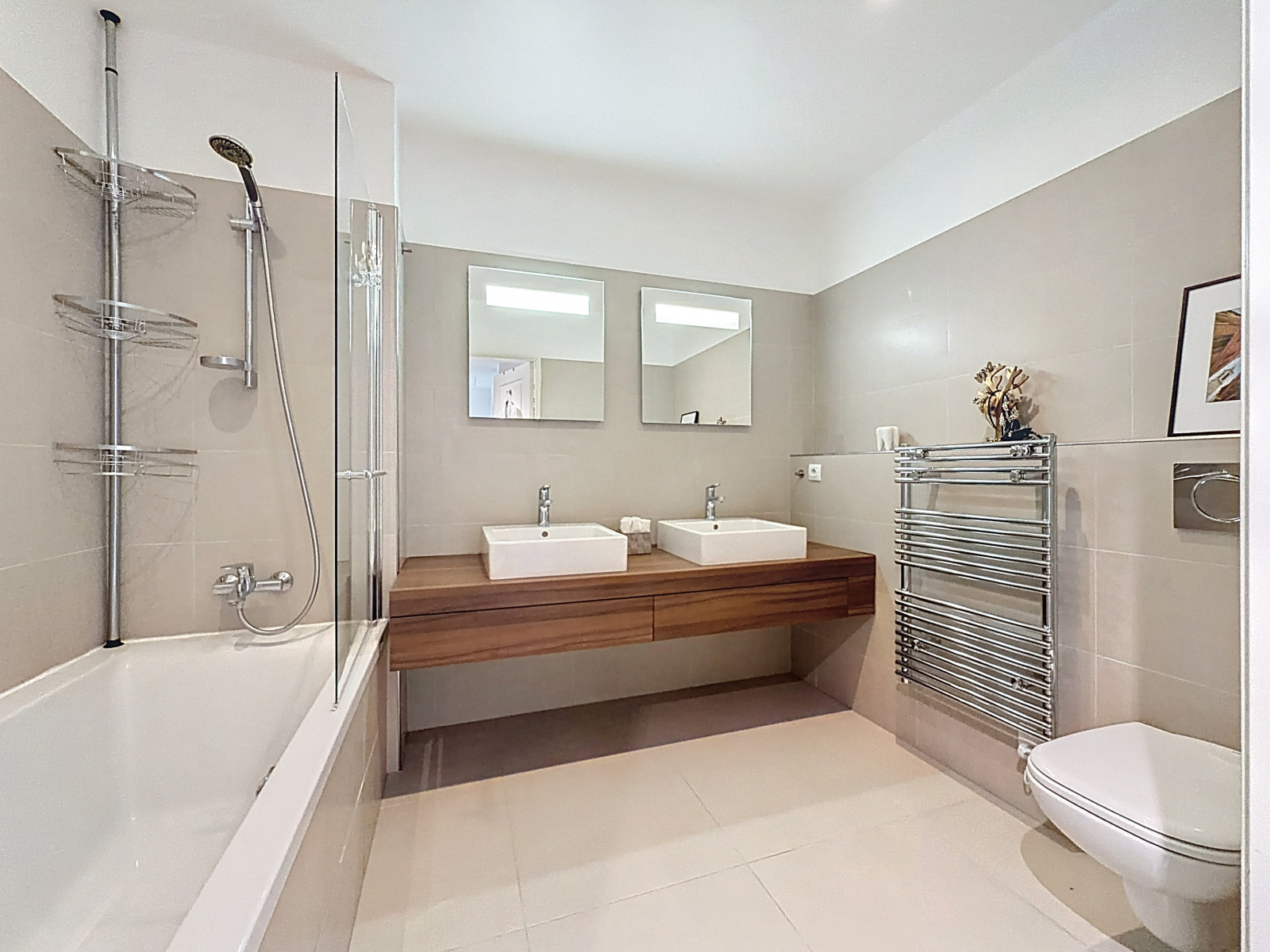 
                                                Vente
                                                 Nice Cimiez - Superbe rez de jardin dans une résidence luxueuse