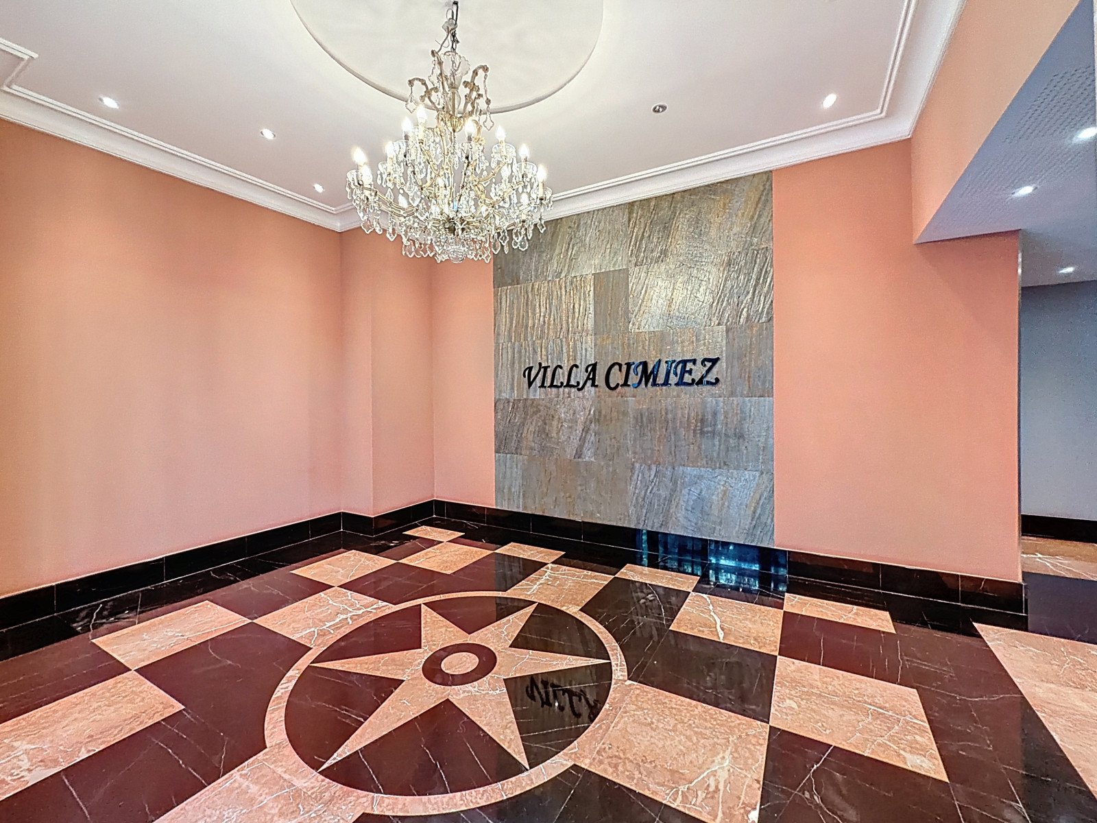 
                                                Vente
                                                 Nice Cimiez - Superbe rez de jardin dans une résidence luxueuse