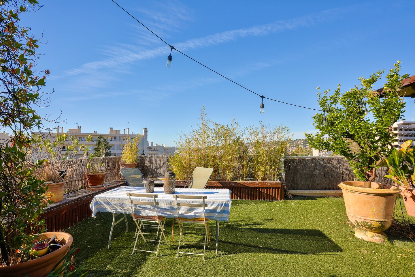 
                                                Vente
                                                 Nice Cimiez - Toit terrasse 3/ 4 pièces de 110 m2 habitables avec terrasse 317 m2