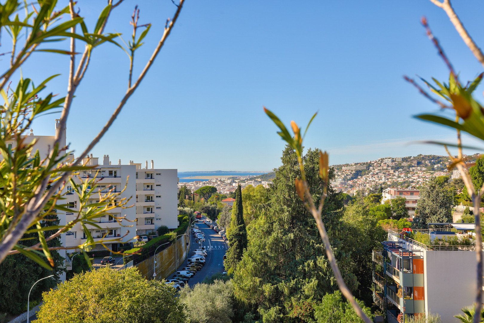 
                                                Vente
                                                 Nice Cimiez - Toit terrasse 3/ 4 pièces de 110 m2 habitables avec terrasse 317 m2