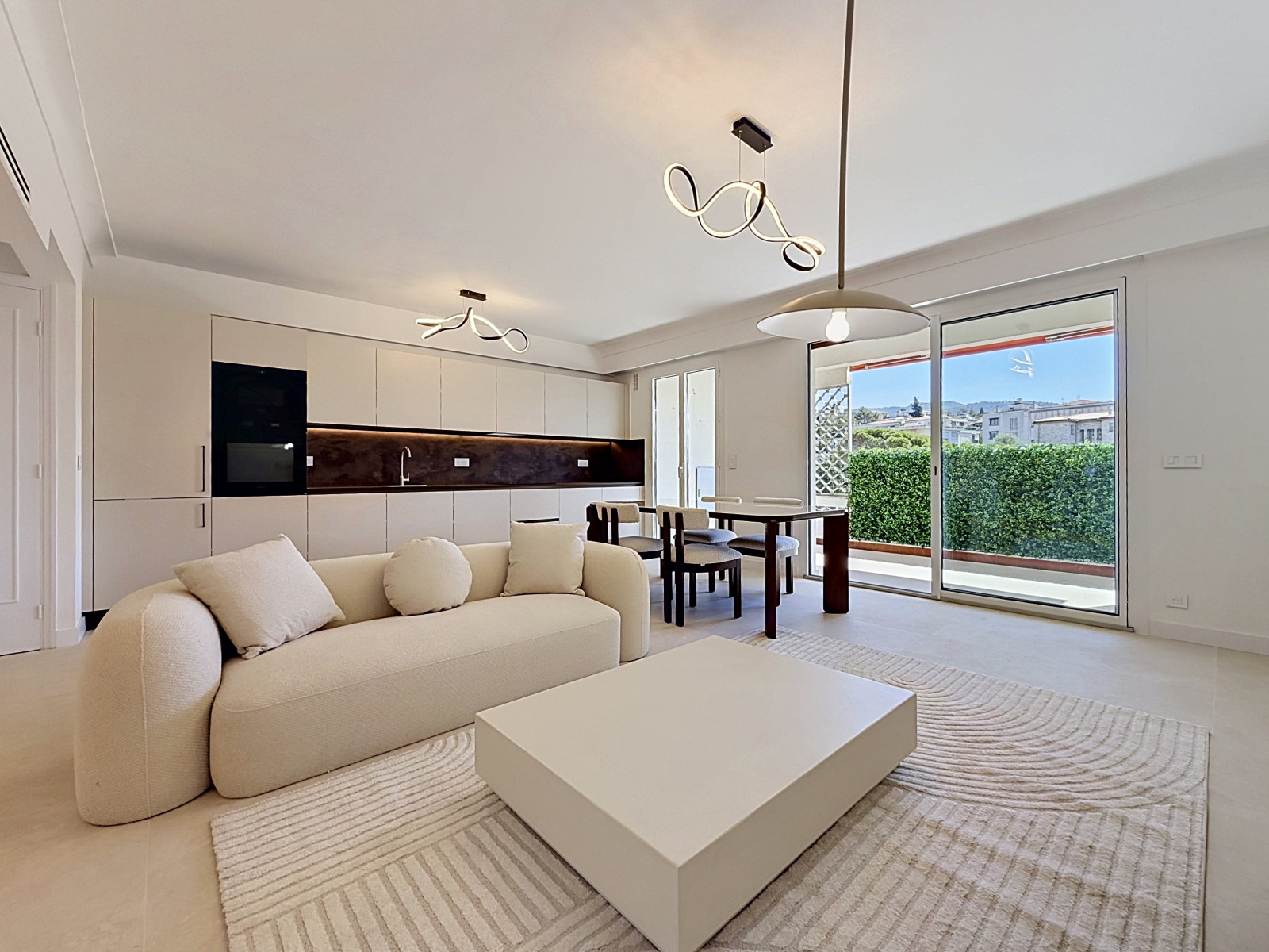 
                                                Vente
                                                 Nice Cimiez - Très bel appartement 3 pièces