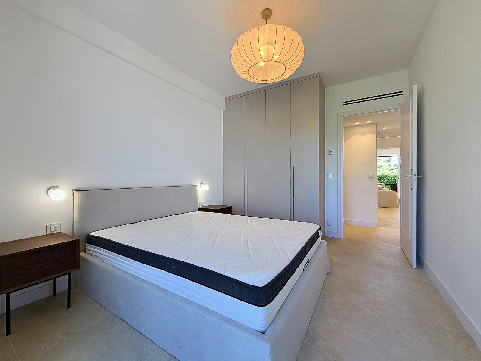 
                                                Vente
                                                 Nice Cimiez - Très bel appartement 3 pièces