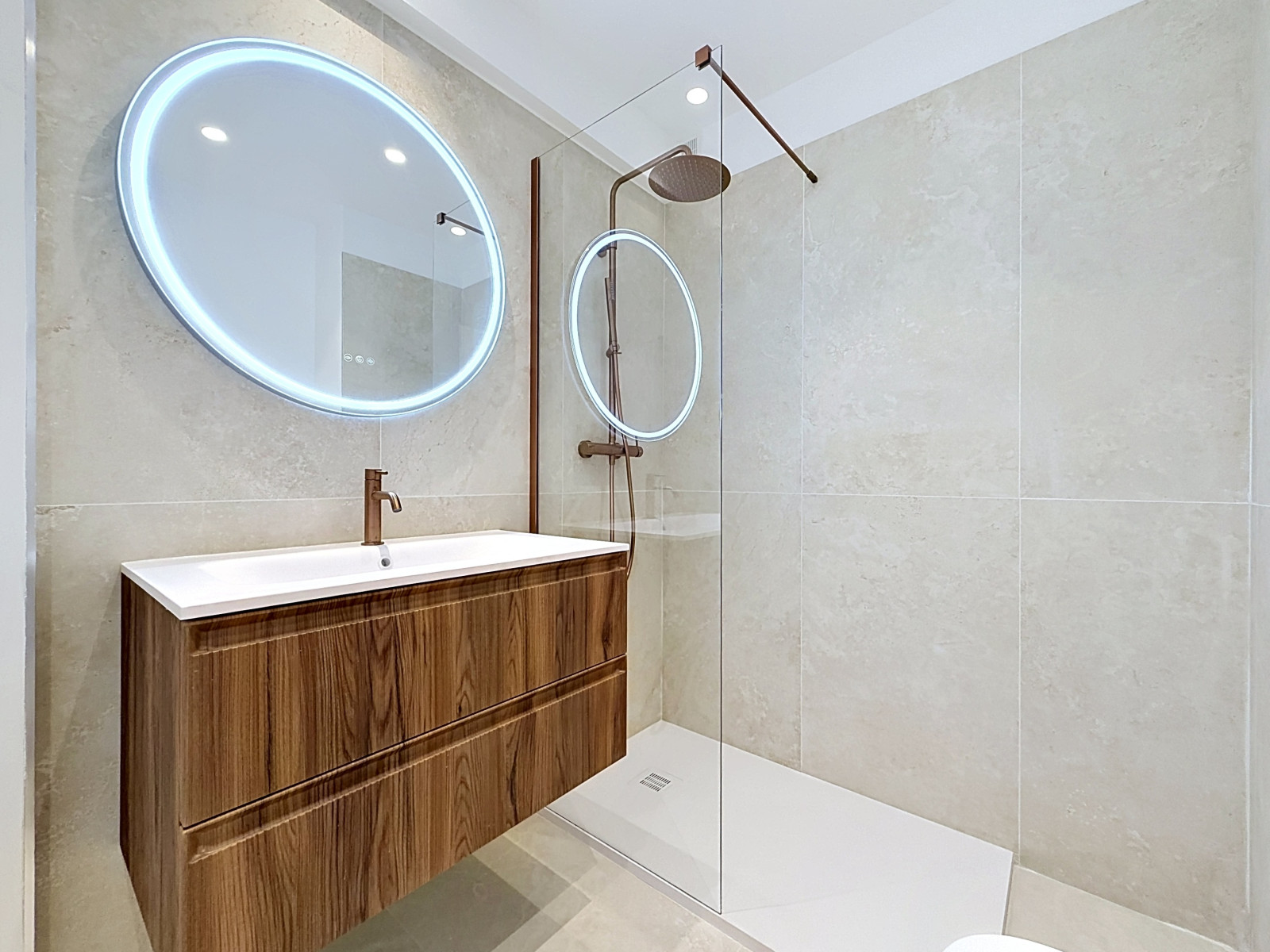 
                                                Vente
                                                 Nice Cimiez - Très bel appartement 3 pièces