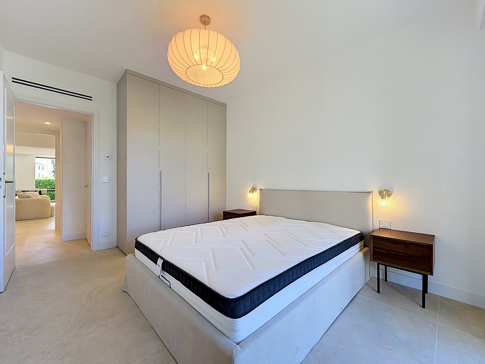 
                                                Vente
                                                 Nice Cimiez - Très bel appartement 3 pièces