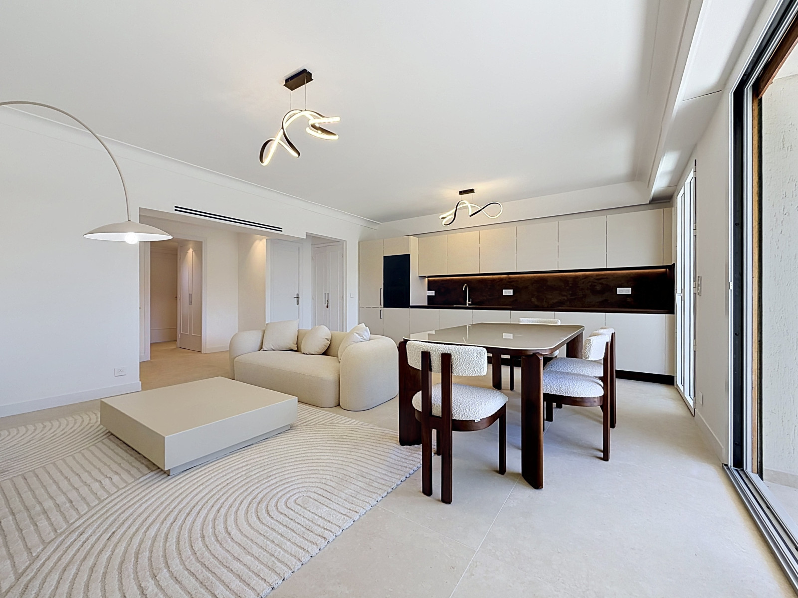 
                                                Vente
                                                 Nice Cimiez - Très bel appartement 3 pièces