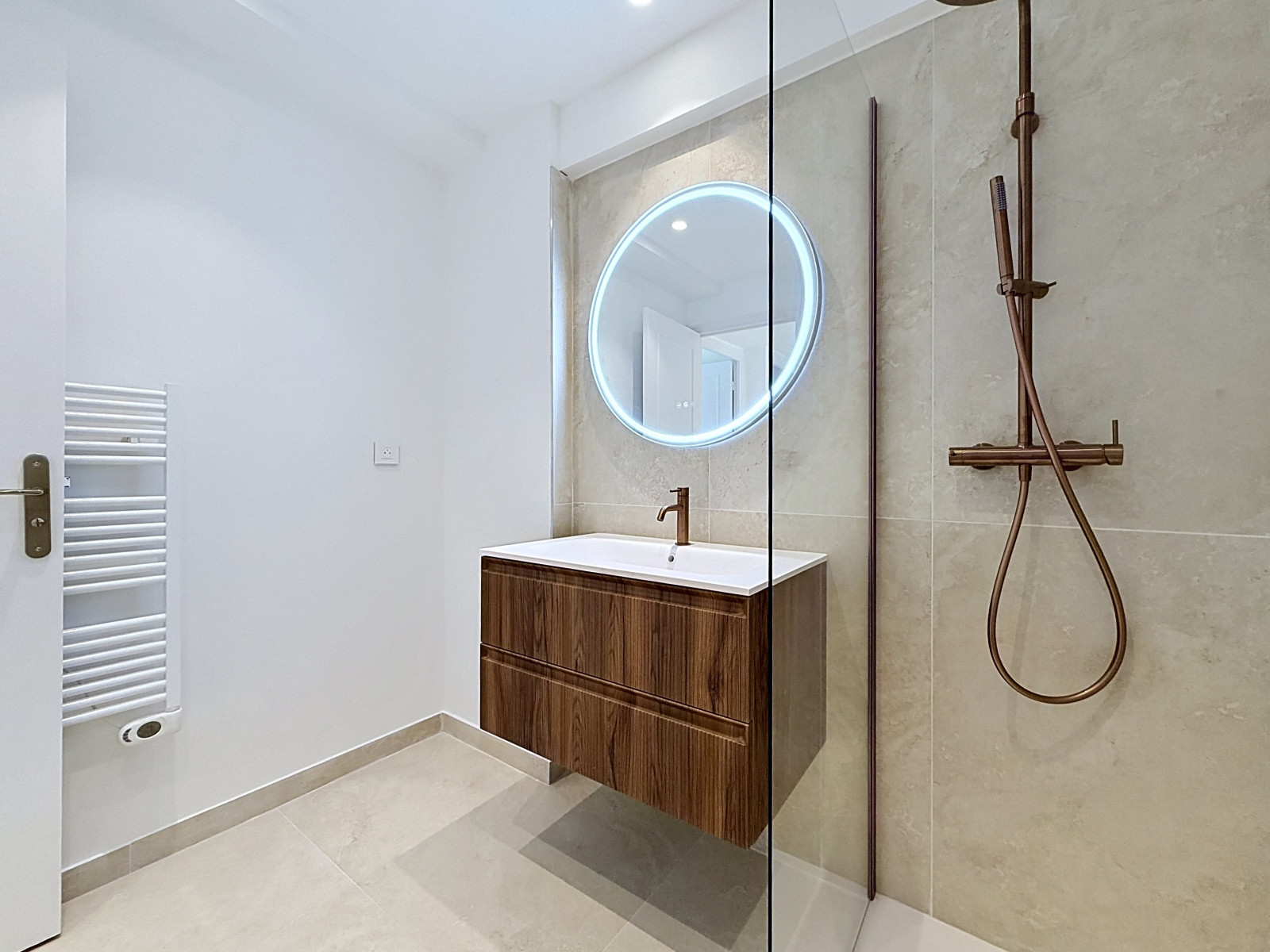 
                                                Vente
                                                 Nice Cimiez - Très bel appartement 3 pièces