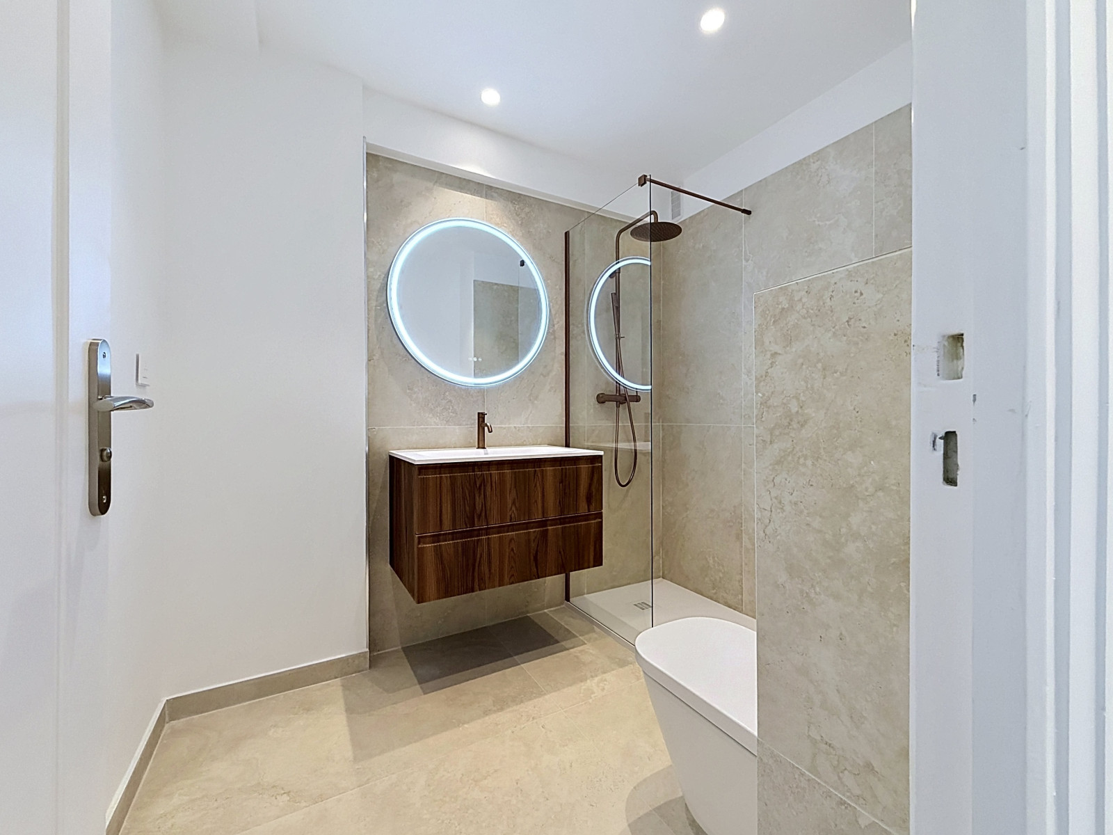 
                                                Vente
                                                 Nice Cimiez - Très bel appartement 3 pièces
