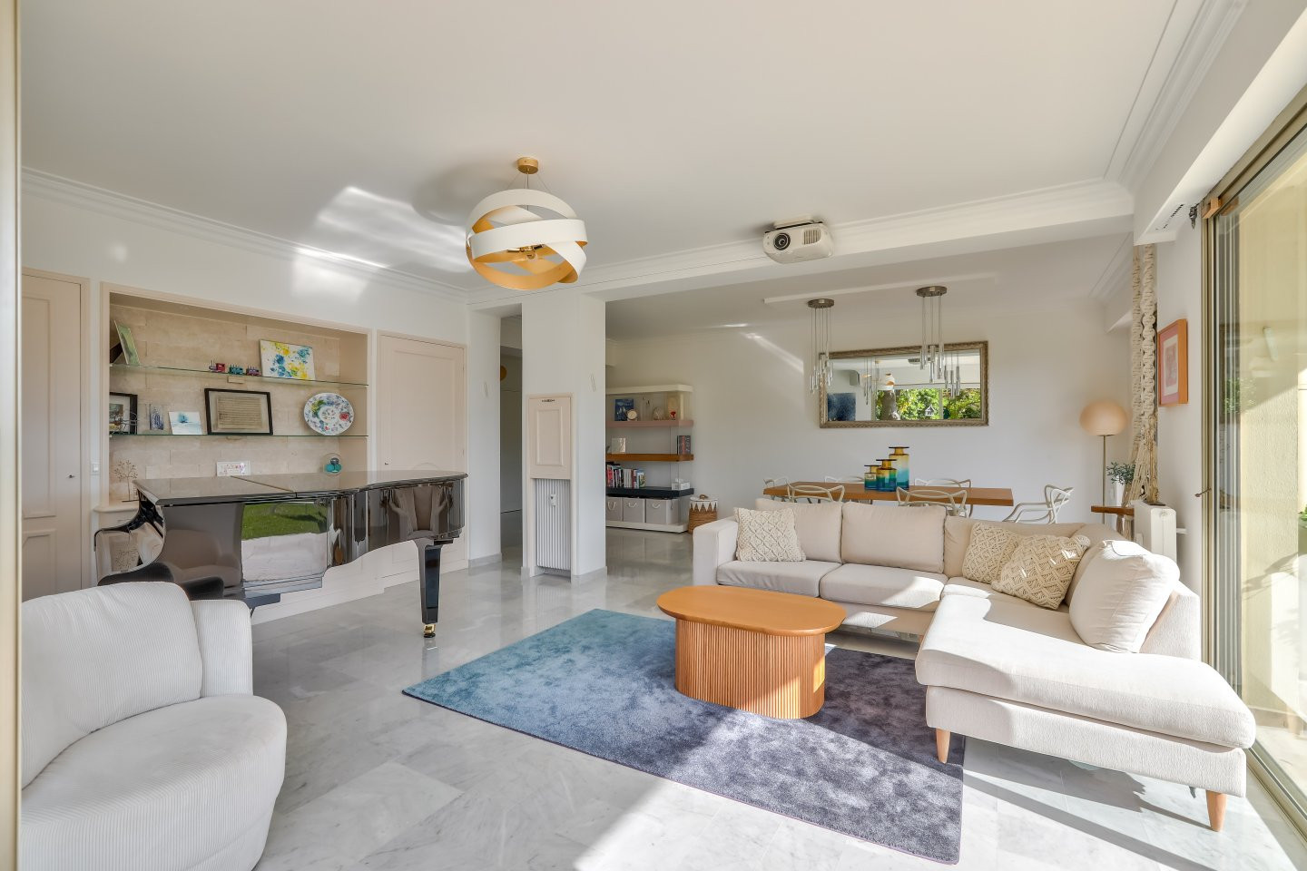 
                                                Vente
                                                 Nice Cimiez - Une vie comme dans une maison !